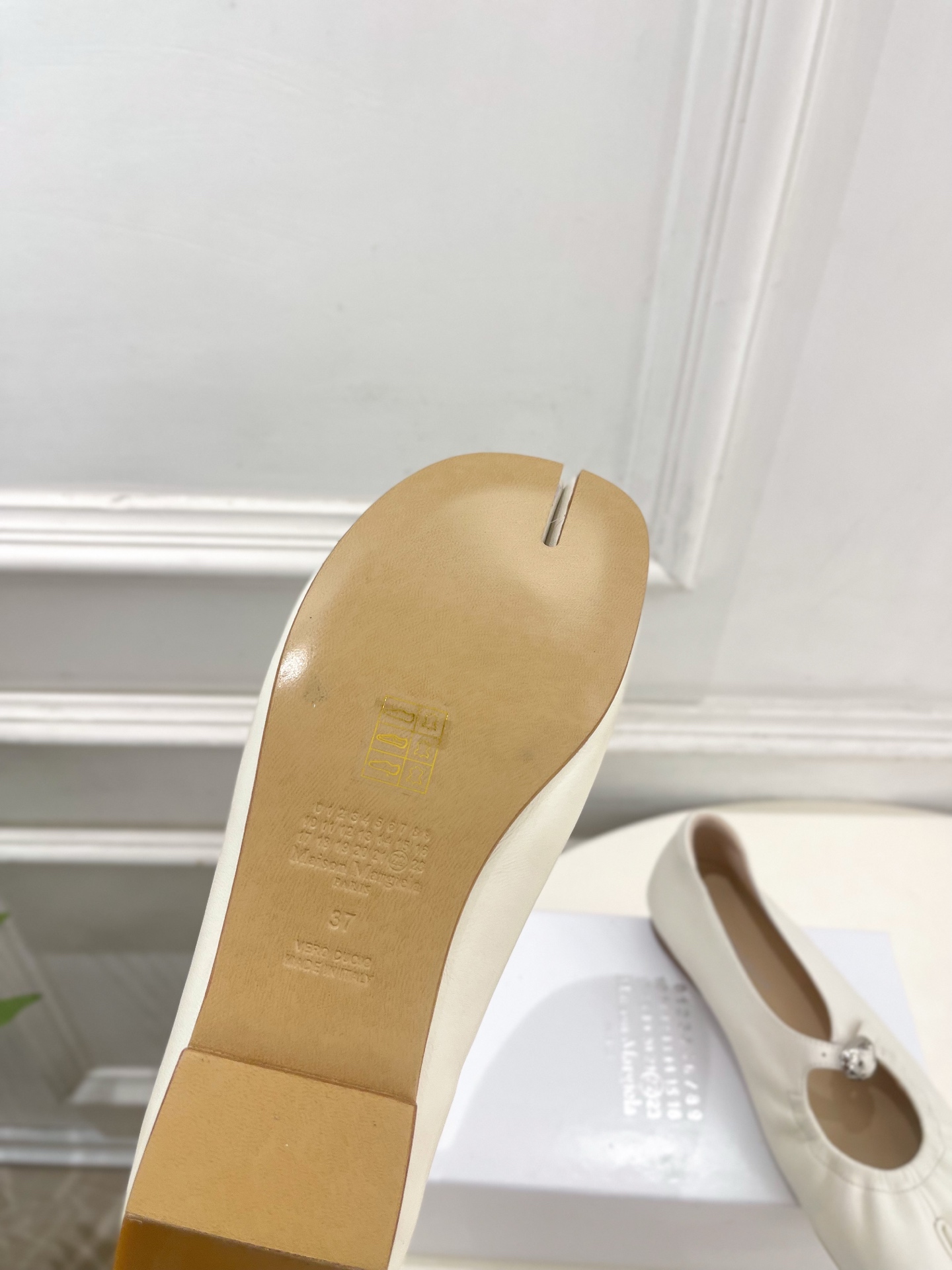 Maison Margiela· 马吉拉26𝐬𝐬  2026秋冬新品 MM6分趾玛丽珍芭蕾平底鞋———————— MM6