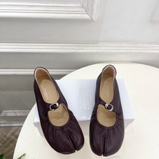 Maison Margiela· 马吉拉26𝐬𝐬 2026秋冬新品 MM6分趾玛丽珍芭蕾平底鞋———————— MM6 Maison Margiela· 马吉拉26𝐬𝐬 2026秋冬新品 MM6分趾玛丽珍芭蕾平底鞋———————— MM6