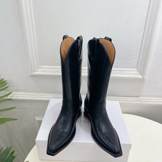 Maison Margiela· 马吉拉26𝐬𝐬 2026秋冬新品 MM6复古分趾内增高西部牛仔靴———————— M Maison Margiela· 马吉拉26𝐬𝐬 2026秋冬新品 MM6复古分趾内增高西部牛仔靴———————— M