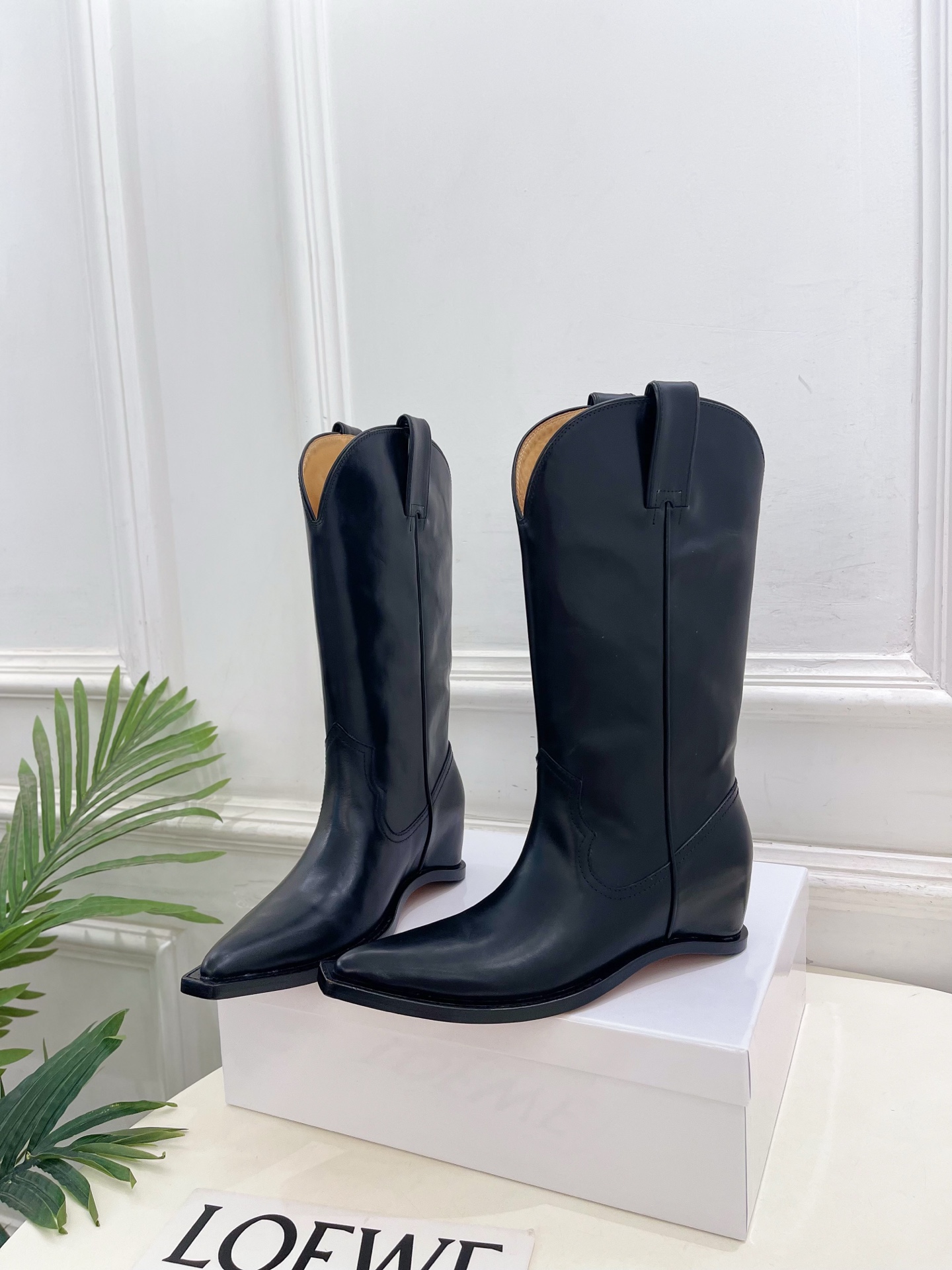 Maison Margiela· 马吉拉26𝐬𝐬  2026秋冬新品 MM6复古分趾内增高西部牛仔靴———————— M