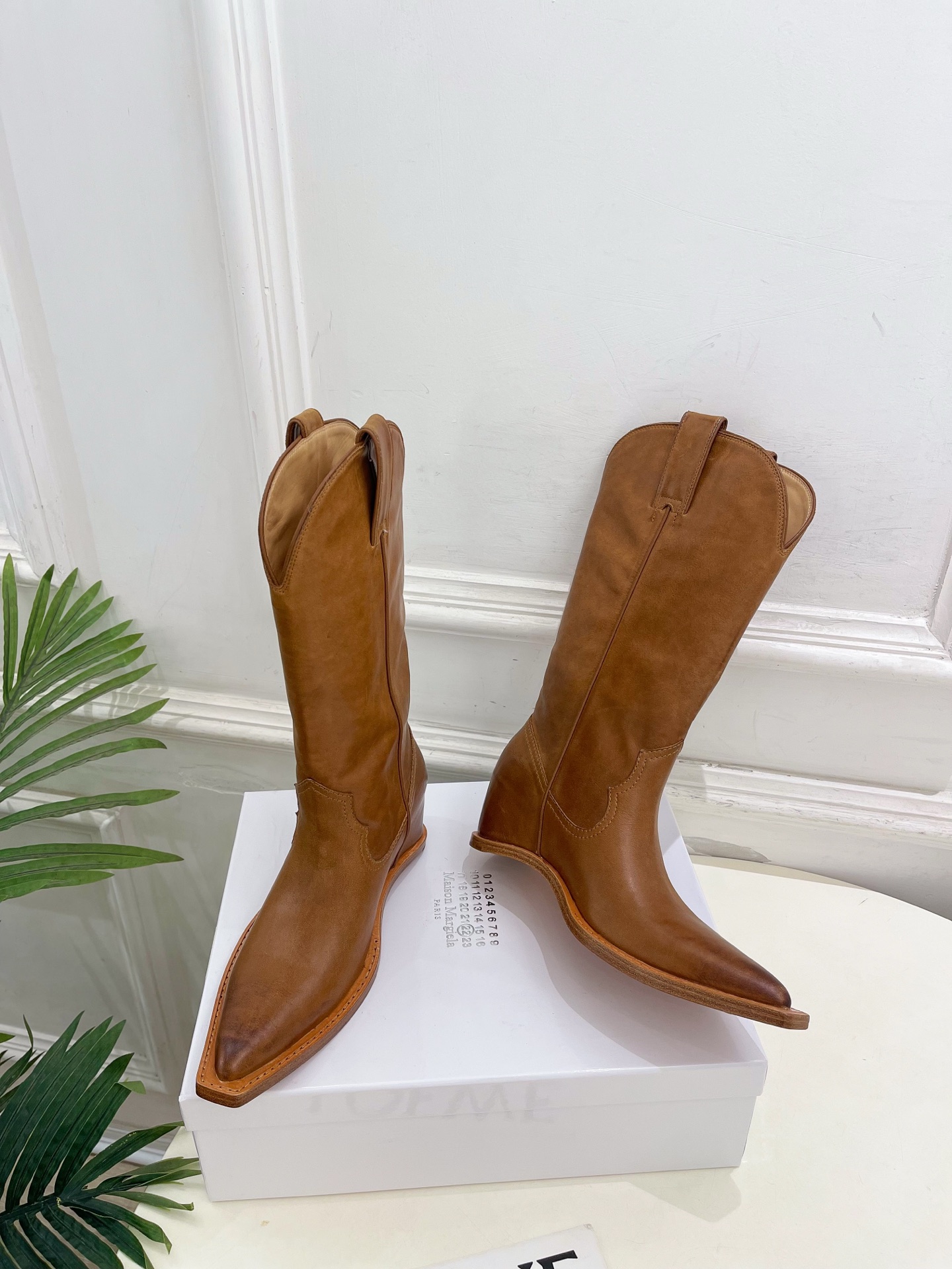 Maison Margiela· 马吉拉26𝐬𝐬  2026秋冬新品 MM6复古分趾内增高西部牛仔靴———————— M