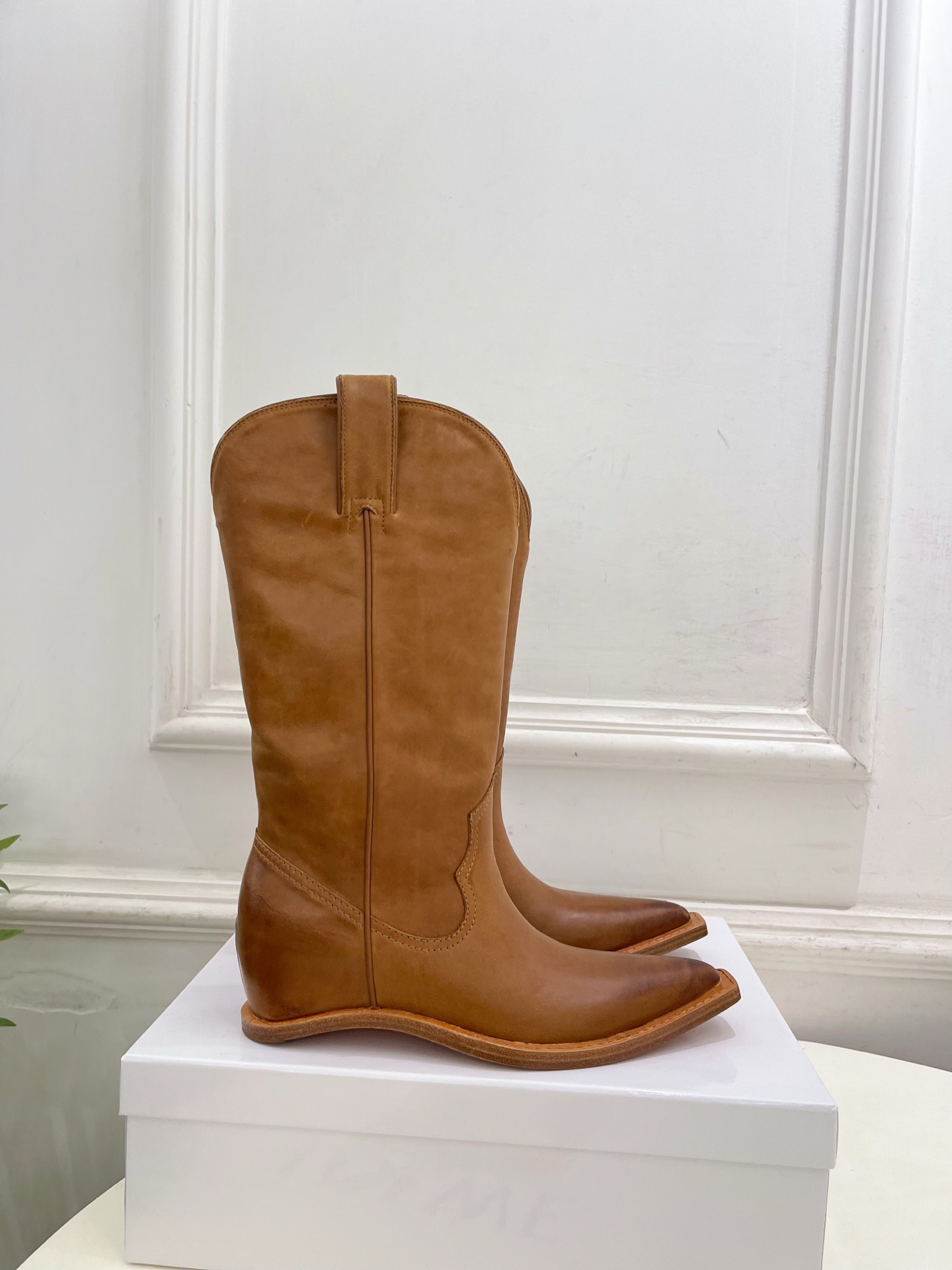 Maison Margiela· 马吉拉26𝐬𝐬  2026秋冬新品 MM6复古分趾内增高西部牛仔靴———————— M