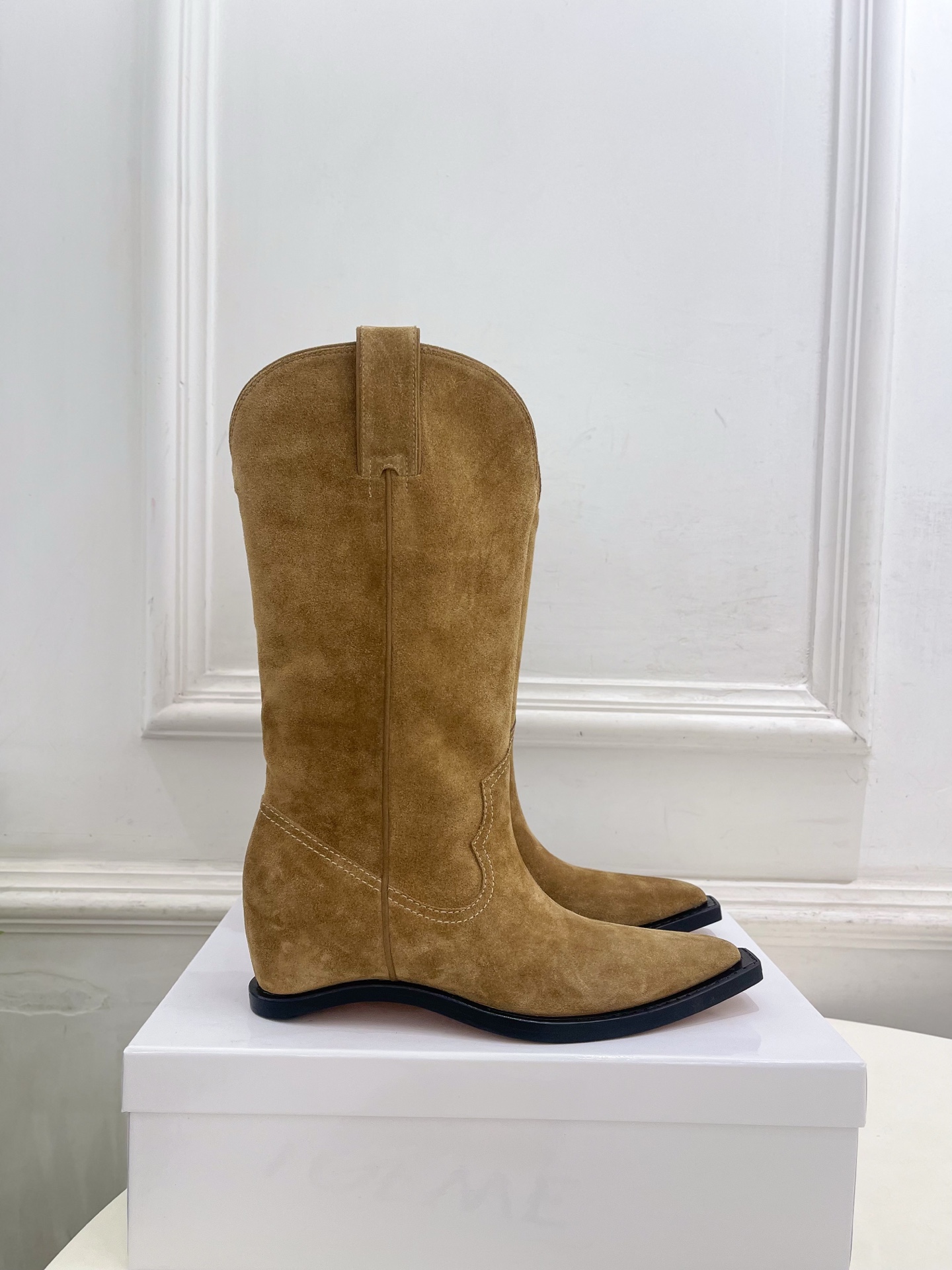 Maison Margiela· 马吉拉26𝐬𝐬  2026秋冬新品 MM6复古分趾内增高西部牛仔靴———————— M