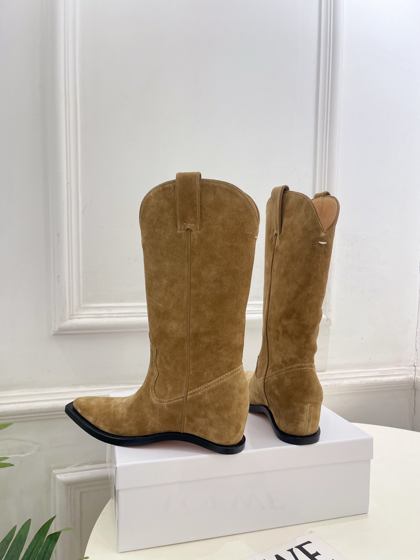 Maison Margiela· 马吉拉26𝐬𝐬  2026秋冬新品 MM6复古分趾内增高西部牛仔靴———————— M