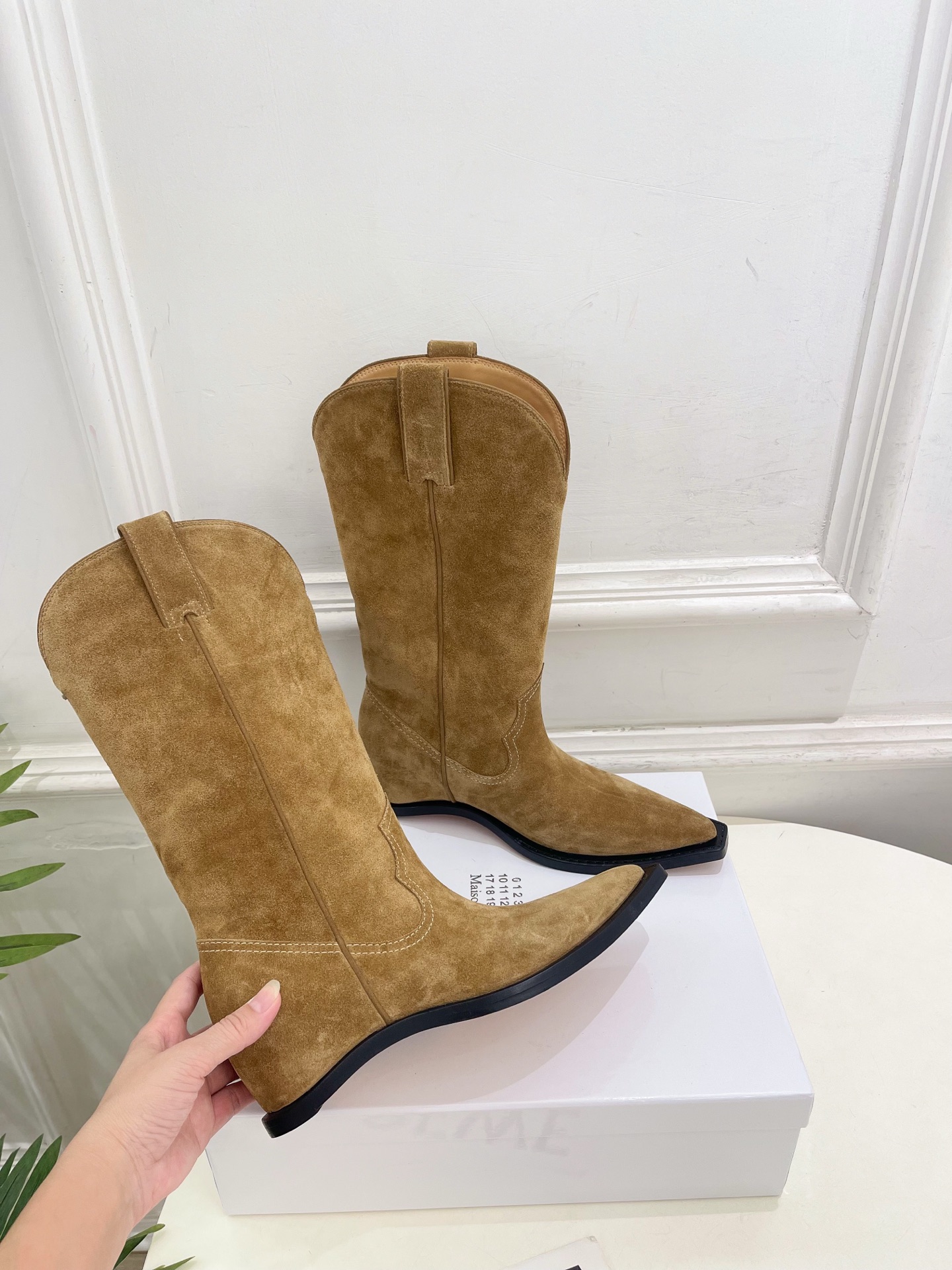 Maison Margiela· 马吉拉26𝐬𝐬  2026秋冬新品 MM6复古分趾内增高西部牛仔靴———————— M