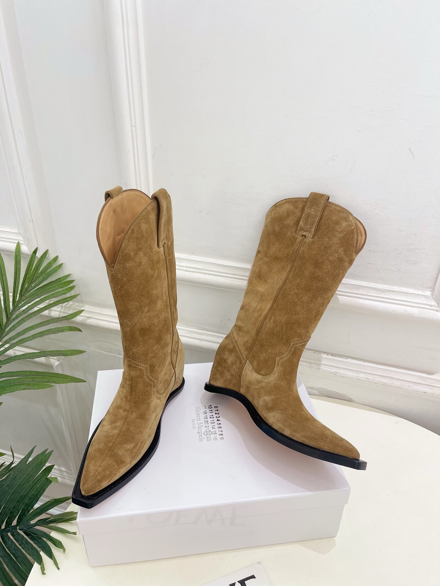 Maison Margiela· 马吉拉26𝐬𝐬  2026秋冬新品 MM6复古分趾内增高西部牛仔靴———————— M