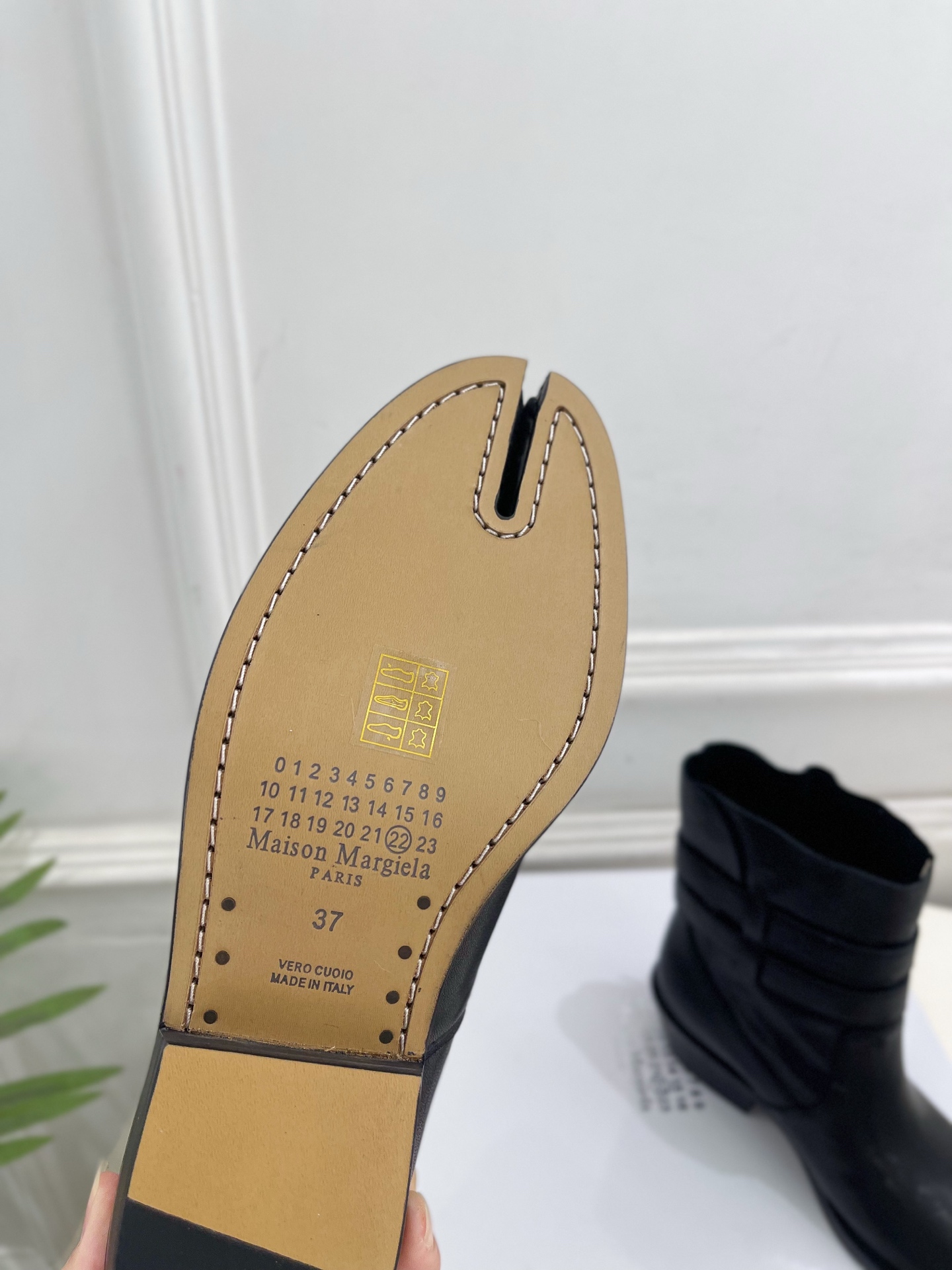 Maison Margiela· 马吉拉26𝐬𝐬 2026秋冬新品 MM6复古皮带扣分趾粗跟短靴———————— MM Maison Margiela· 马吉拉26𝐬𝐬 2026秋冬新品 MM6复古皮带扣分趾粗跟短靴———————— MM