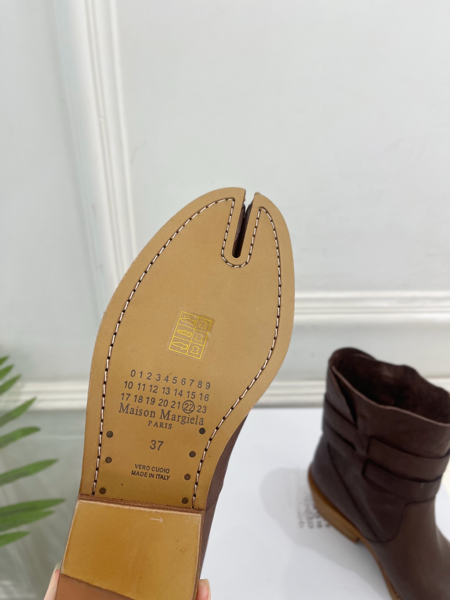 Maison Margiela· 马吉拉26𝐬𝐬  2026秋冬新品 MM6复古皮带扣分趾粗跟短靴———————— MM