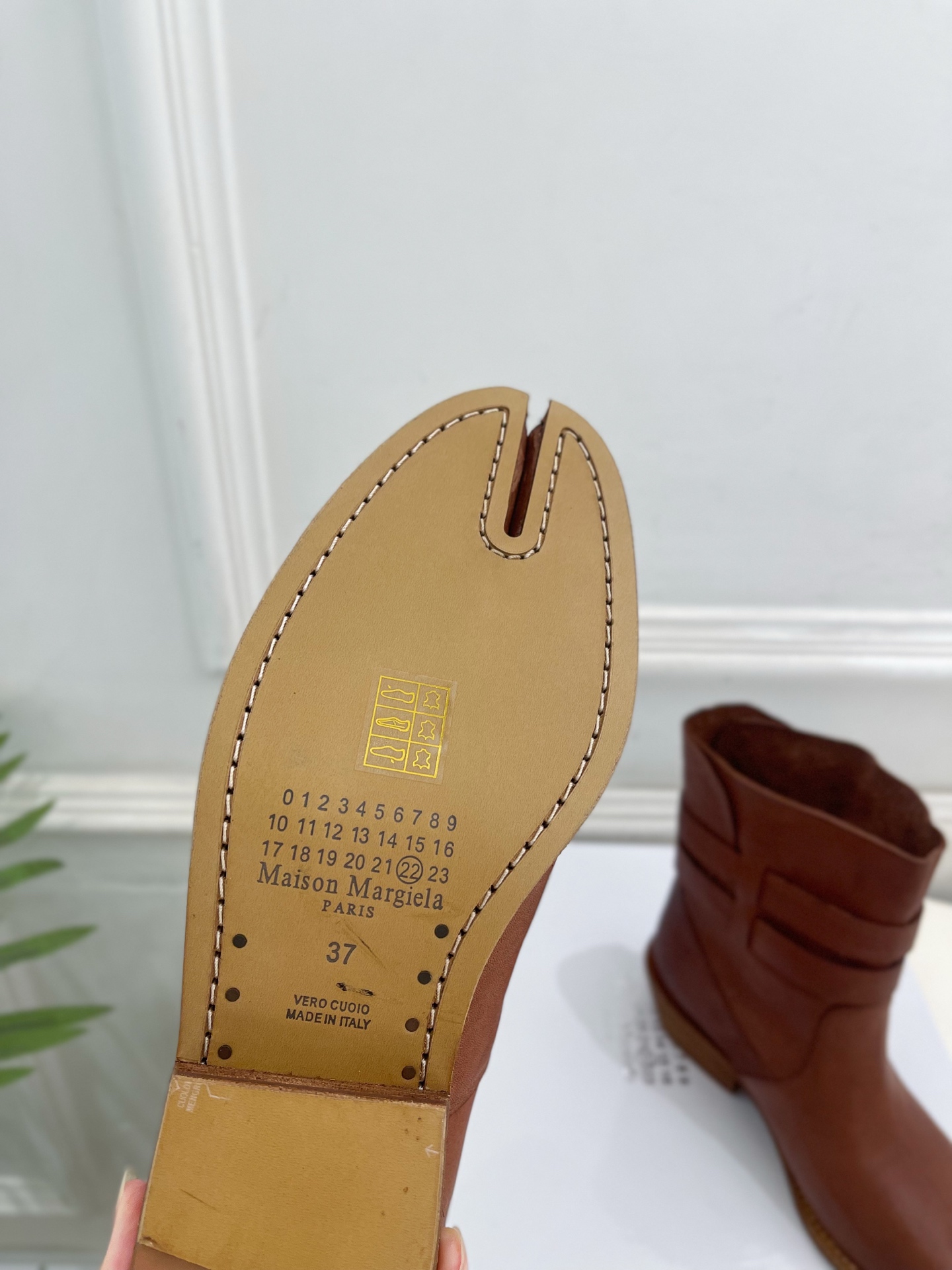 Maison Margiela· 马吉拉26𝐬𝐬 2026秋冬新品 MM6复古皮带扣分趾粗跟短靴———————— MM Maison Margiela· 马吉拉26𝐬𝐬 2026秋冬新品 MM6复古皮带扣分趾粗跟短靴———————— MM