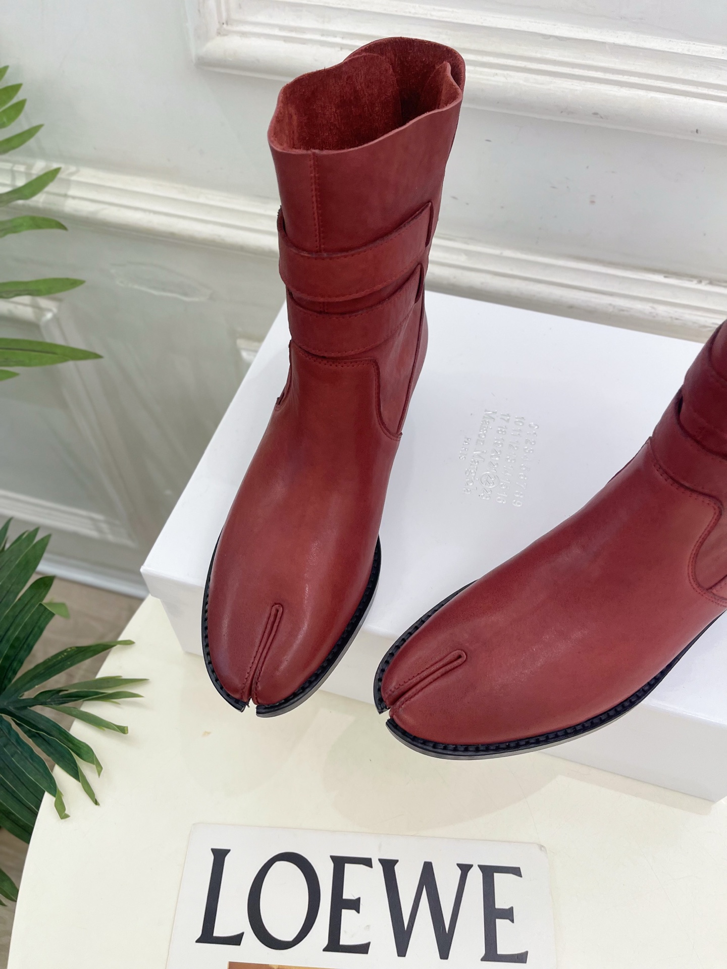 Maison Margiela· 马吉拉26𝐬𝐬  2026秋冬新品 MM6复古皮带扣分趾粗跟短靴———————— MM