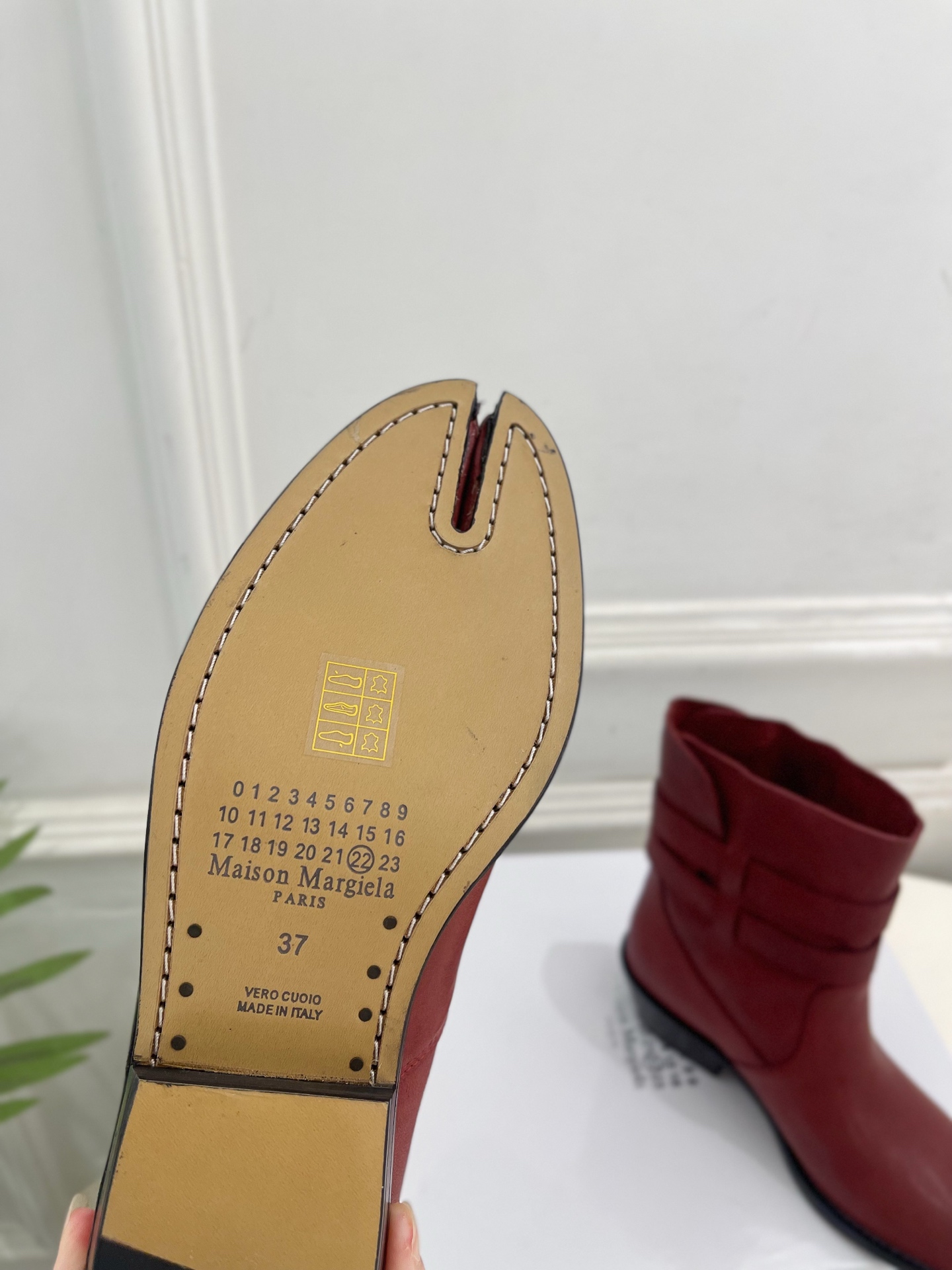 Maison Margiela· 马吉拉26𝐬𝐬  2026秋冬新品 MM6复古皮带扣分趾粗跟短靴———————— MM