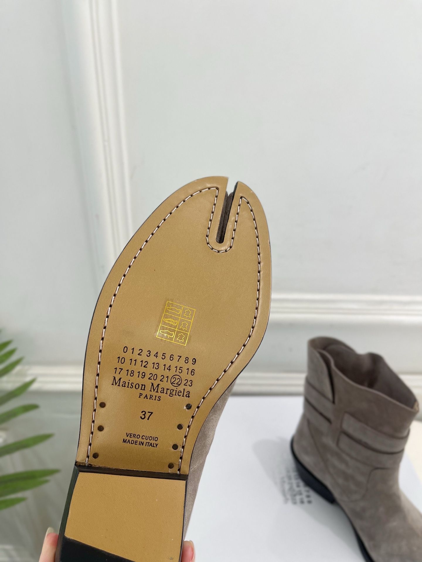 Maison Margiela· 马吉拉26𝐬𝐬 2026秋冬新品 MM6复古皮带扣分趾粗跟短靴———————— MM Maison Margiela· 马吉拉26𝐬𝐬 2026秋冬新品 MM6复古皮带扣分趾粗跟短靴———————— MM