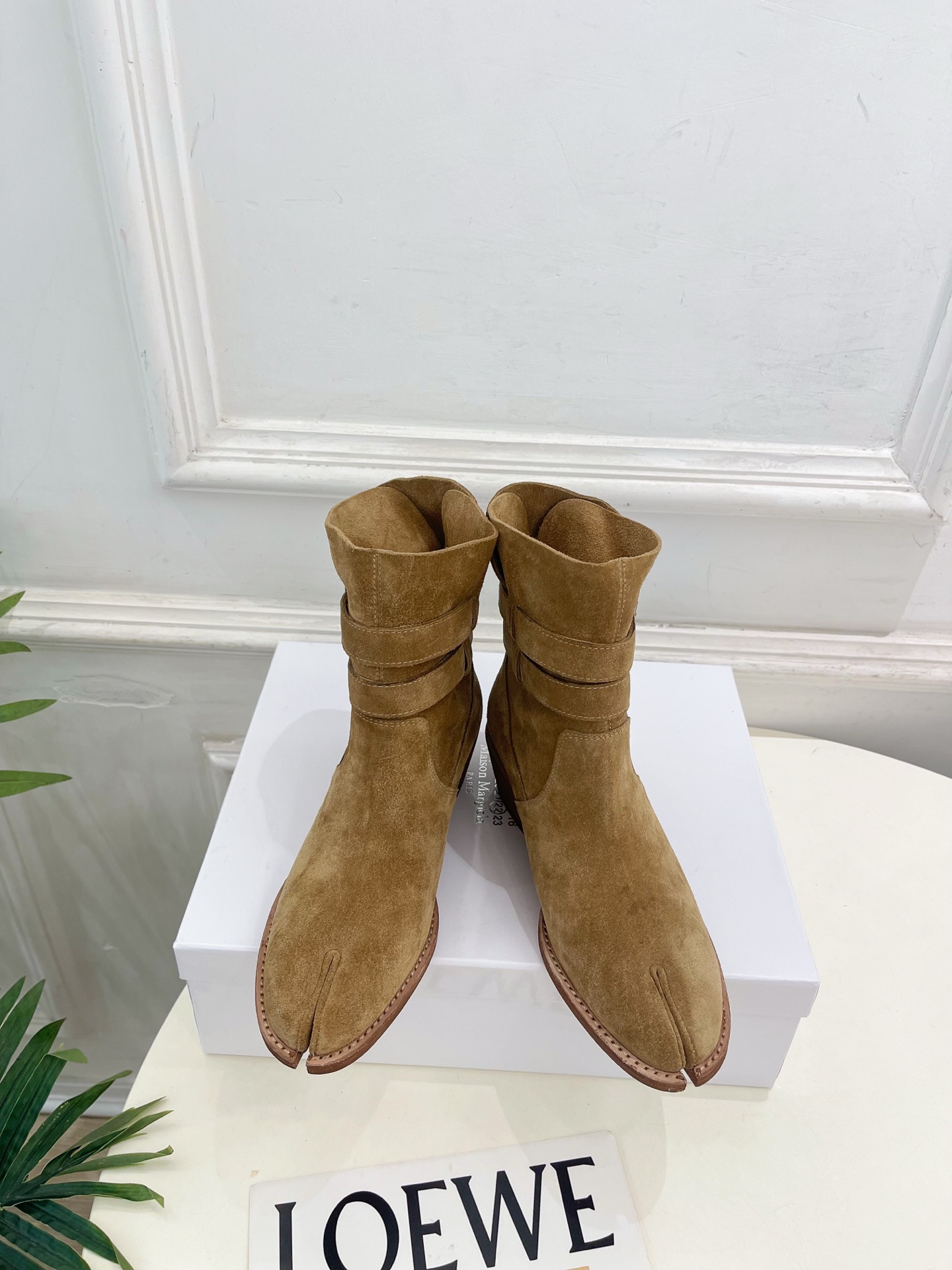 Maison Margiela· 马吉拉26𝐬𝐬 2026秋冬新品 MM6复古皮带扣分趾粗跟短靴———————— MM Maison Margiela· 马吉拉26𝐬𝐬 2026秋冬新品 MM6复古皮带扣分趾粗跟短靴———————— MM