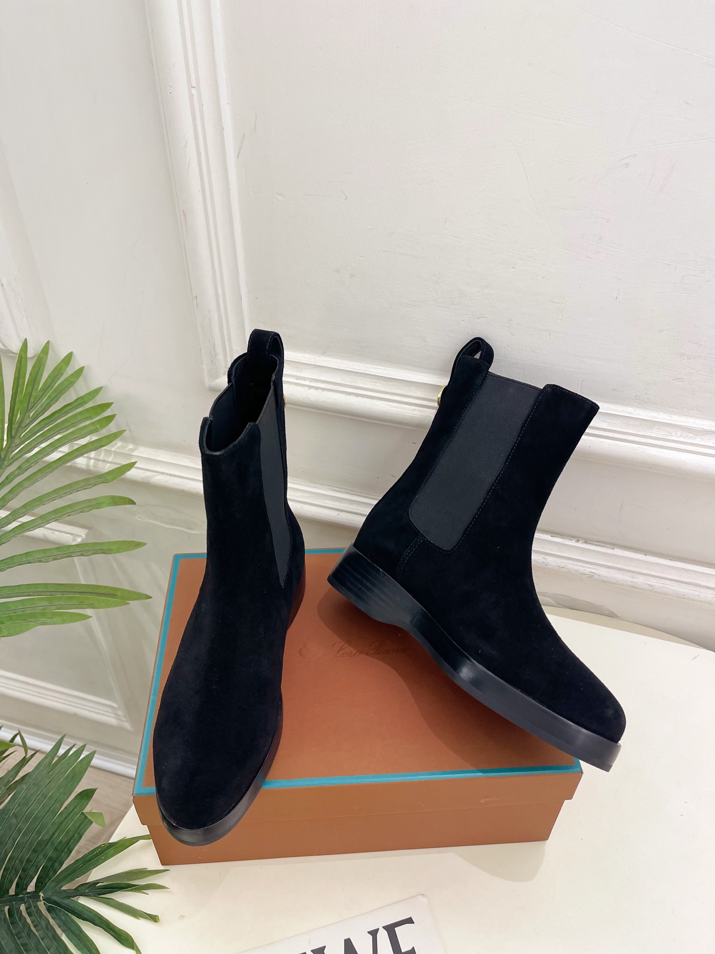 Loro Piana 乐悠翩雅 代购级别⚠️2026秋冬新品 复古简约切尔西短靴————————— LP是意大利顶级奢 Loro Piana 乐悠翩雅 代购级别⚠️2026秋冬新品 复古简约切尔西短靴————————— LP是意大利顶级奢