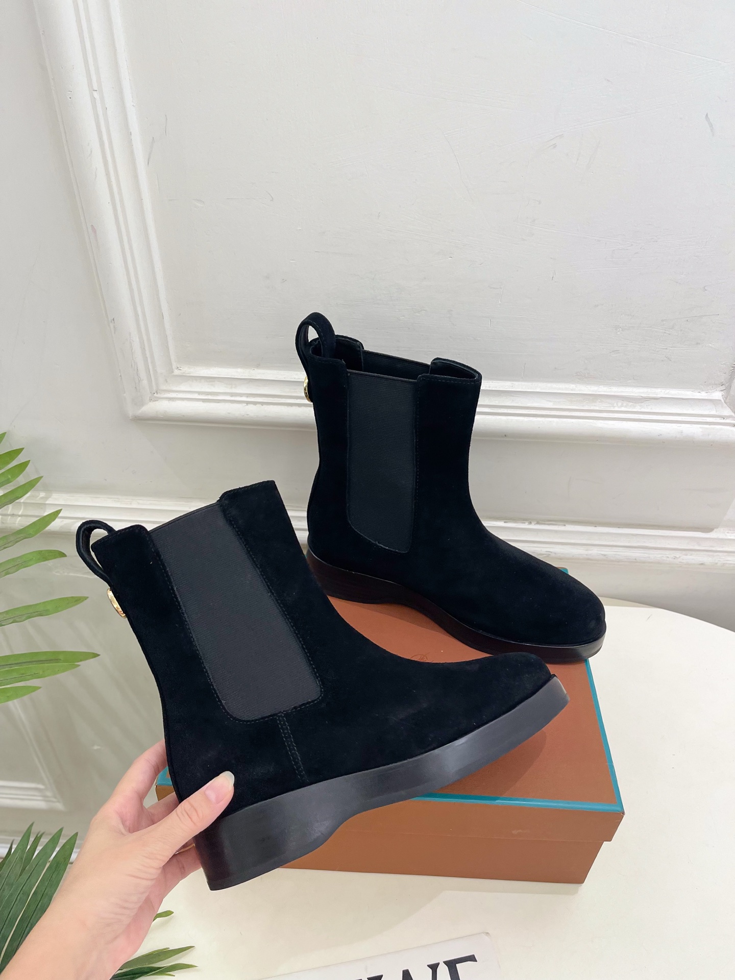 Loro Piana 乐悠翩雅 代购级别⚠️2026秋冬新品 复古简约切尔西短靴————————— LP是意大利顶级奢 Loro Piana 乐悠翩雅 代购级别⚠️2026秋冬新品 复古简约切尔西短靴————————— LP是意大利顶级奢