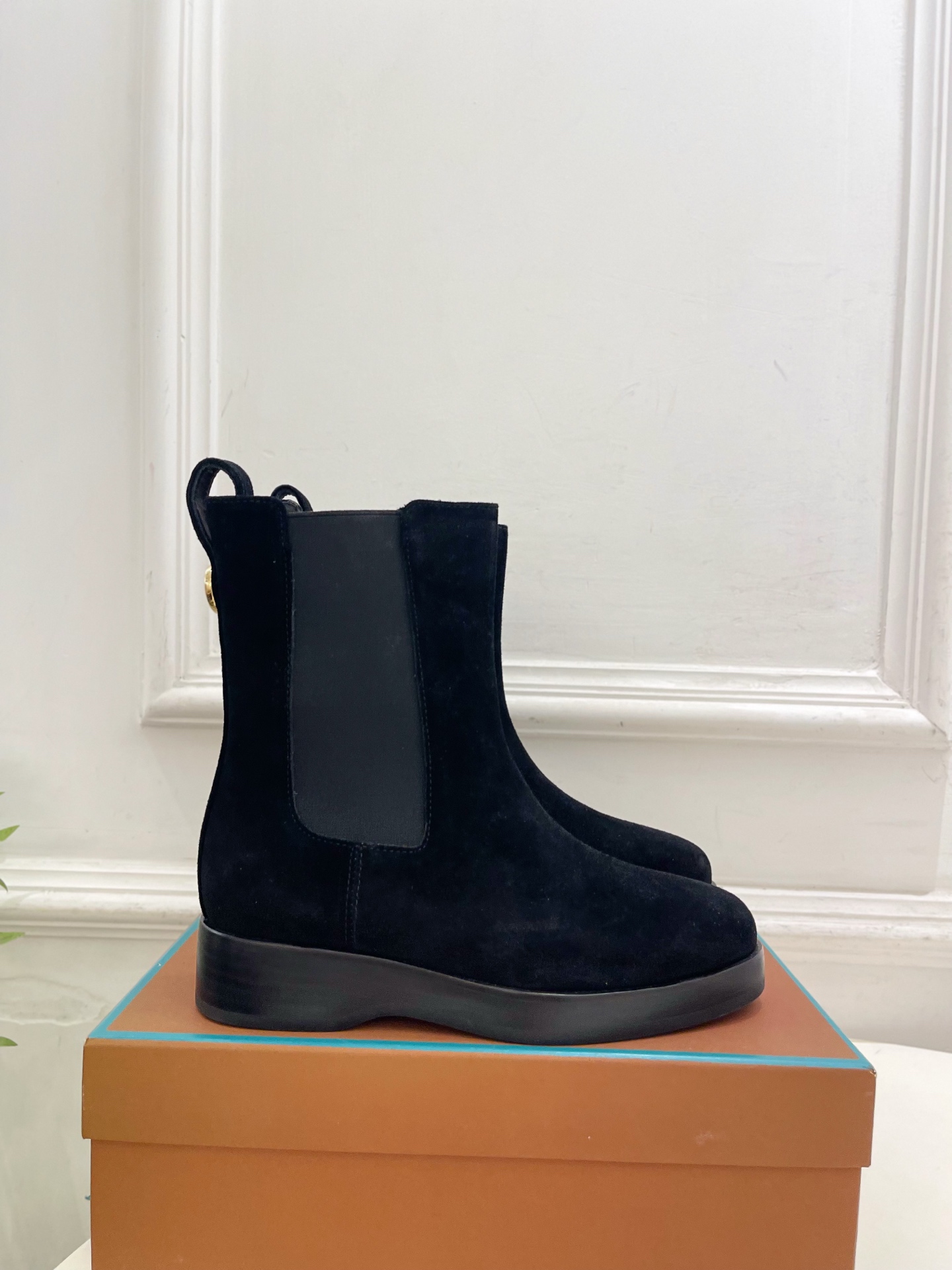Loro Piana 乐悠翩雅 代购级别⚠️2026秋冬新品 复古简约切尔西短靴————————— LP是意大利顶级奢 Loro Piana 乐悠翩雅 代购级别⚠️2026秋冬新品 复古简约切尔西短靴————————— LP是意大利顶级奢