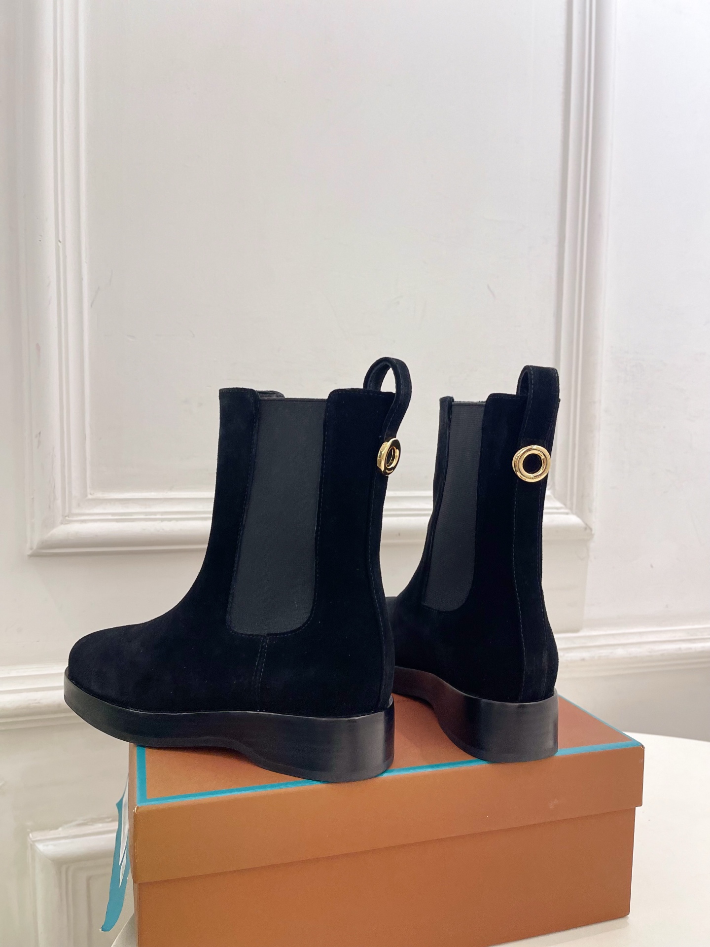 Loro Piana 乐悠翩雅 代购级别⚠️2026秋冬新品 复古简约切尔西短靴————————— LP是意大利顶级奢 Loro Piana 乐悠翩雅 代购级别⚠️2026秋冬新品 复古简约切尔西短靴————————— LP是意大利顶级奢