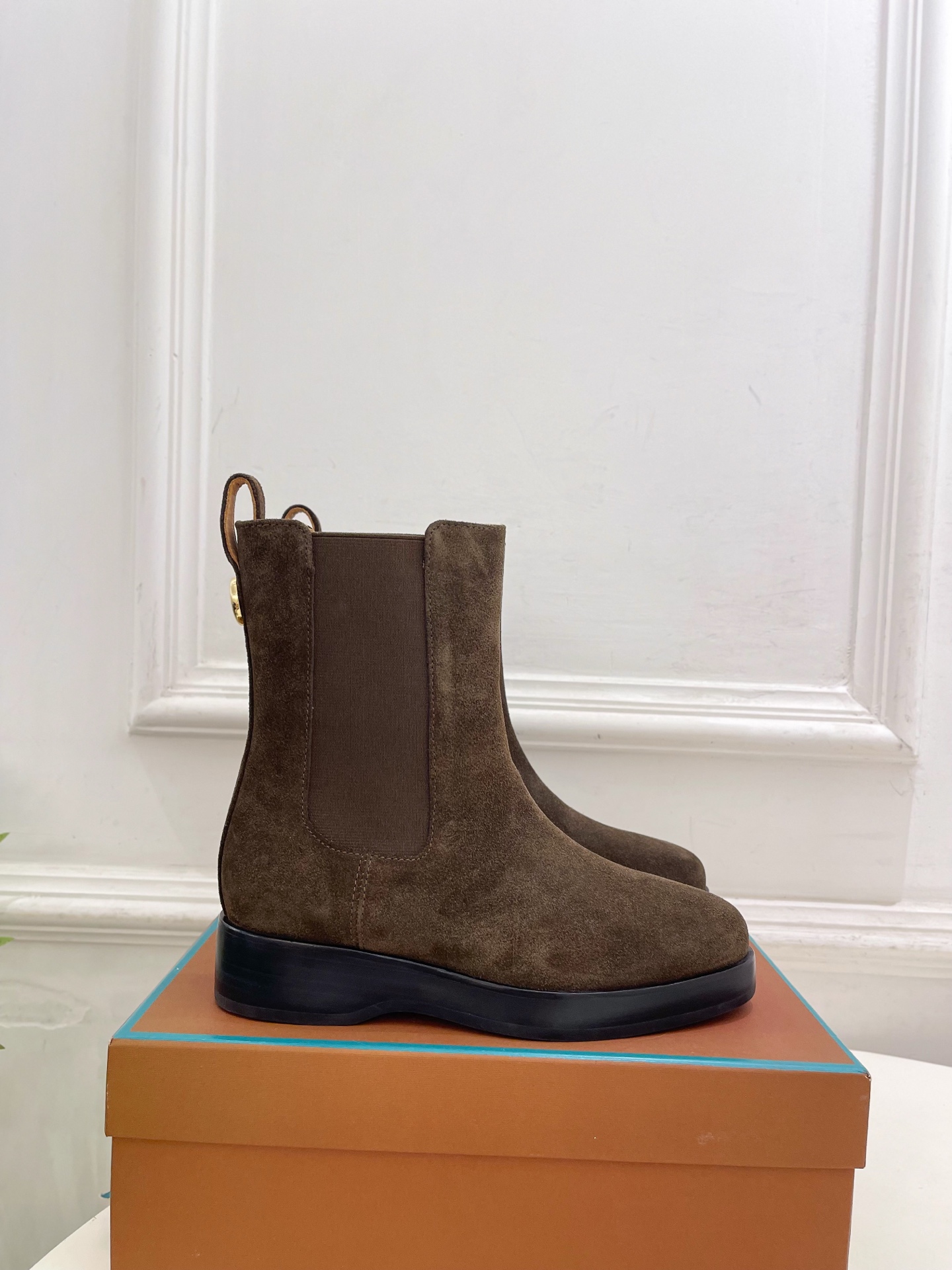 Loro Piana 乐悠翩雅 代购级别⚠️2026秋冬新品 复古简约切尔西短靴————————— LP是意大利顶级奢 Loro Piana 乐悠翩雅 代购级别⚠️2026秋冬新品 复古简约切尔西短靴————————— LP是意大利顶级奢
