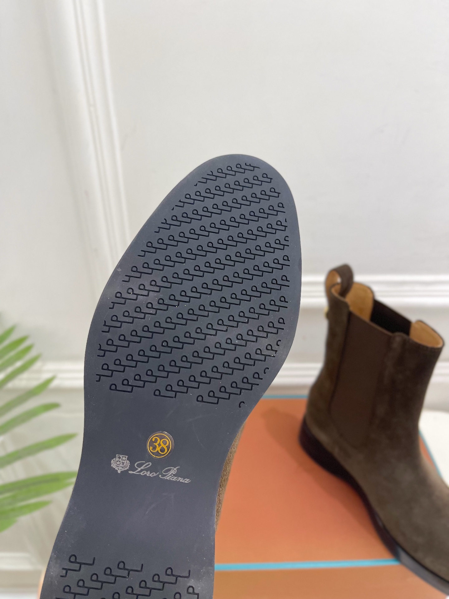 Loro Piana 乐悠翩雅 代购级别⚠️2026秋冬新品 复古简约切尔西短靴————————— LP是意大利顶级奢 Loro Piana 乐悠翩雅 代购级别⚠️2026秋冬新品 复古简约切尔西短靴————————— LP是意大利顶级奢