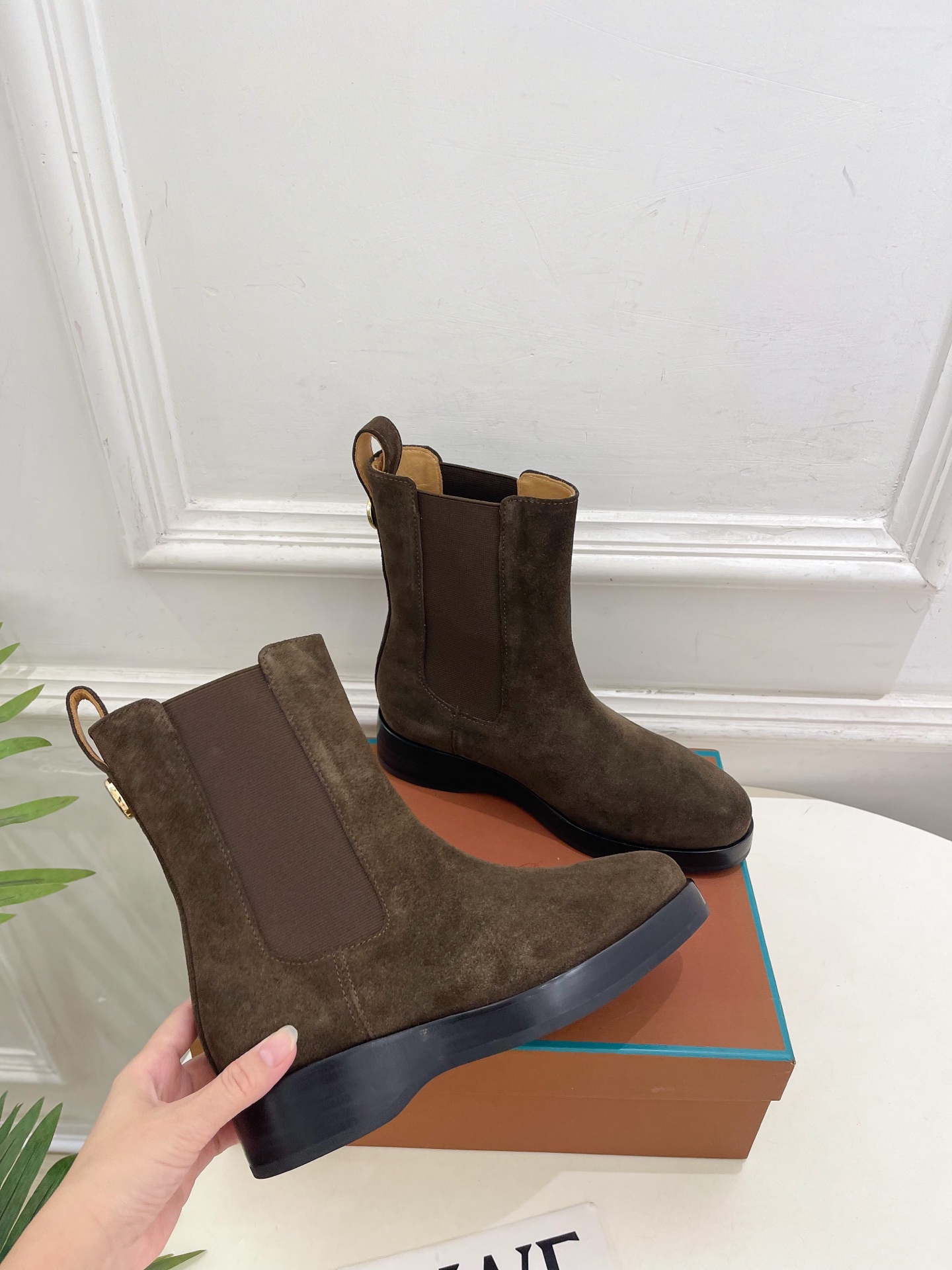 Loro Piana 乐悠翩雅 代购级别⚠️2026秋冬新品 复古简约切尔西短靴————————— LP是意大利顶级奢 Loro Piana 乐悠翩雅 代购级别⚠️2026秋冬新品 复古简约切尔西短靴————————— LP是意大利顶级奢