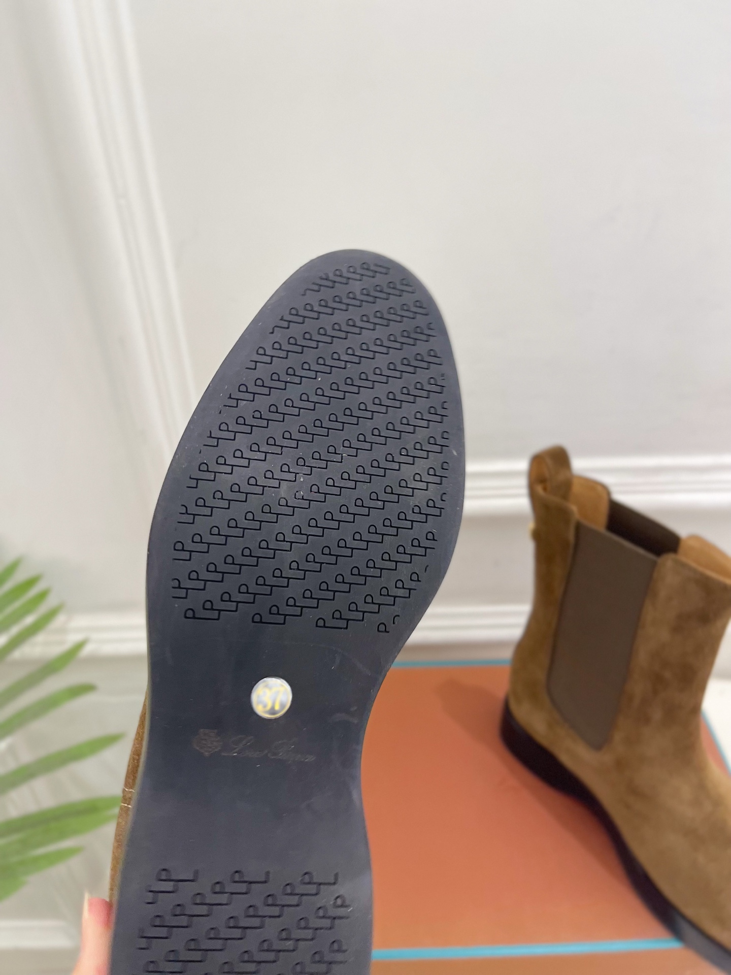 Loro Piana 乐悠翩雅 代购级别⚠️2026秋冬新品 复古简约切尔西短靴————————— LP是意大利顶级奢 Loro Piana 乐悠翩雅 代购级别⚠️2026秋冬新品 复古简约切尔西短靴————————— LP是意大利顶级奢