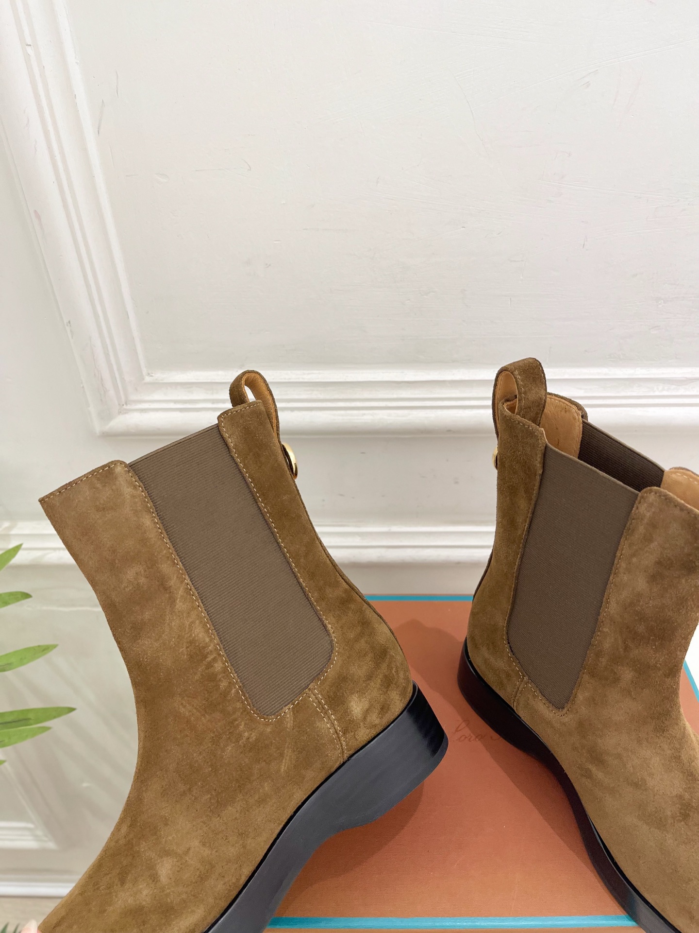 Loro Piana 乐悠翩雅 代购级别⚠️2026秋冬新品 复古简约切尔西短靴————————— LP是意大利顶级奢 Loro Piana 乐悠翩雅 代购级别⚠️2026秋冬新品 复古简约切尔西短靴————————— LP是意大利顶级奢