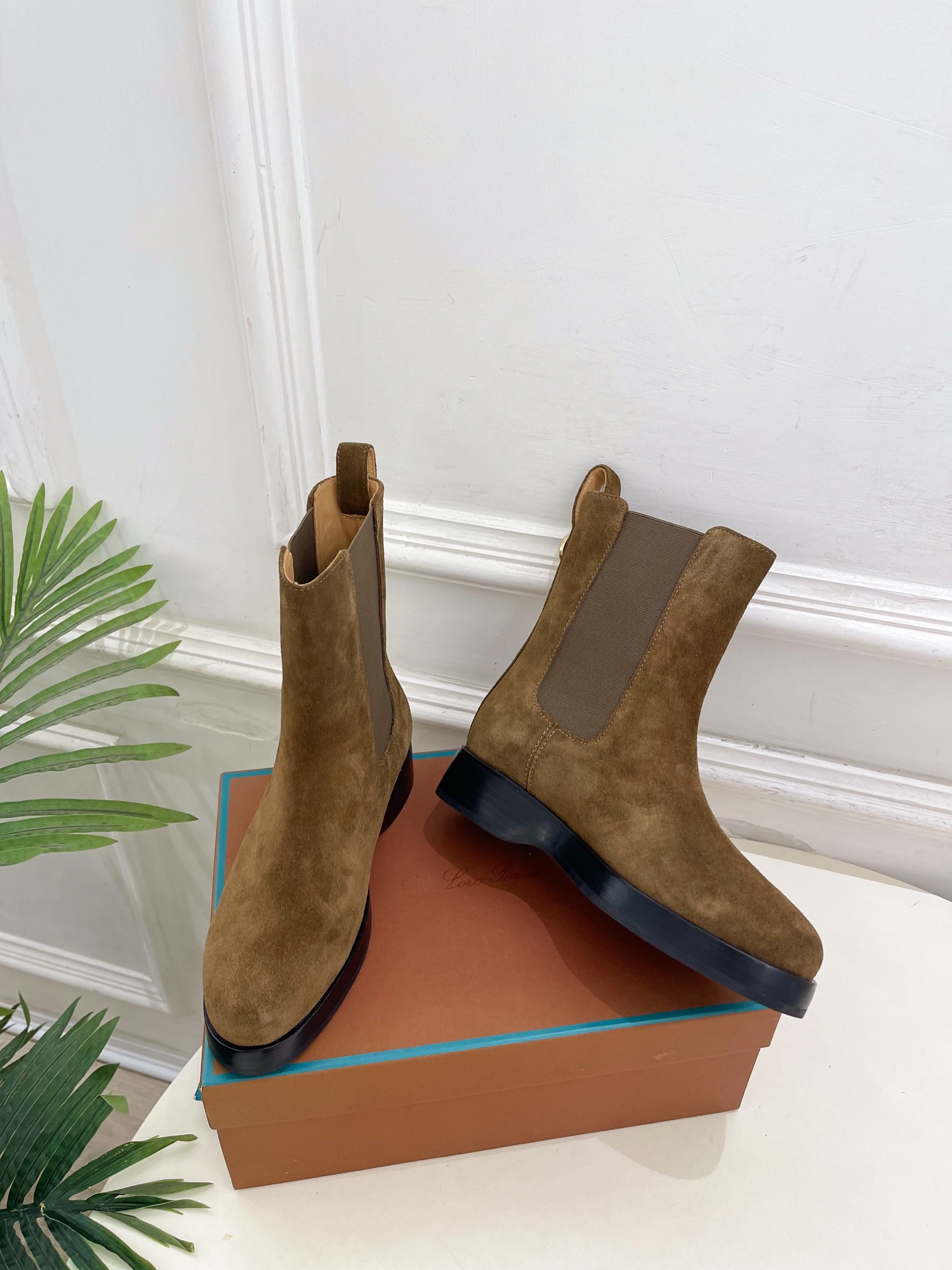 Loro Piana 乐悠翩雅 代购级别⚠️2026秋冬新品 复古简约切尔西短靴————————— LP是意大利顶级奢 Loro Piana 乐悠翩雅 代购级别⚠️2026秋冬新品 复古简约切尔西短靴————————— LP是意大利顶级奢