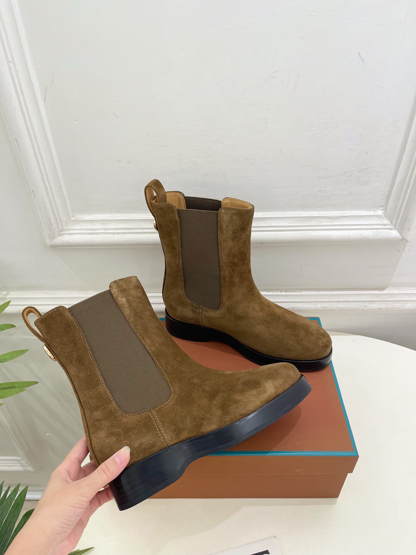Loro Piana 乐悠翩雅 代购级别⚠️2026秋冬新品 复古简约切尔西短靴————————— LP是意大利顶级奢 Loro Piana 乐悠翩雅 代购级别⚠️2026秋冬新品 复古简约切尔西短靴————————— LP是意大利顶级奢