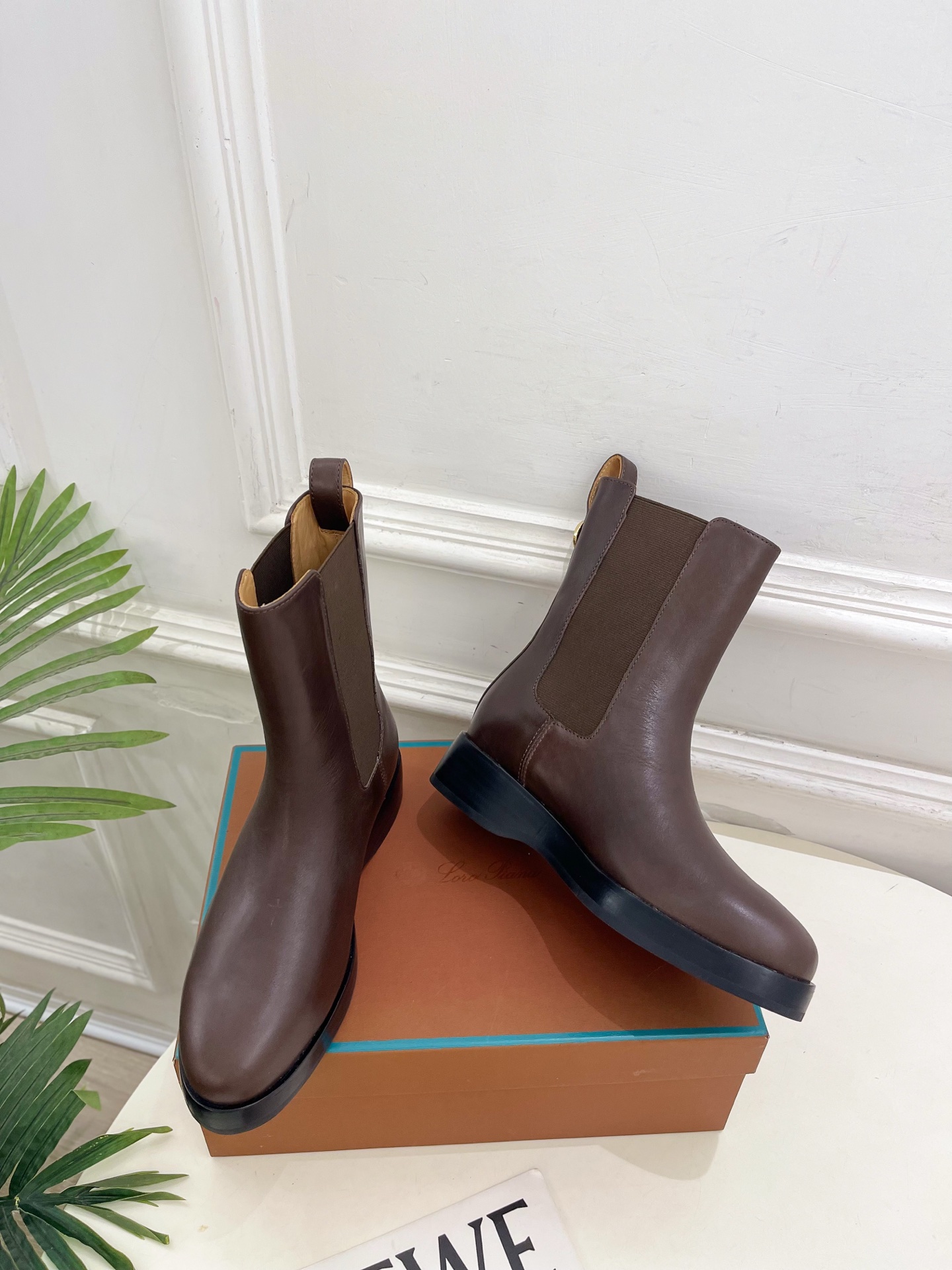 Loro Piana 乐悠翩雅 代购级别⚠️2026秋冬新品 复古简约切尔西短靴————————— LP是意大利顶级奢 Loro Piana 乐悠翩雅 代购级别⚠️2026秋冬新品 复古简约切尔西短靴————————— LP是意大利顶级奢