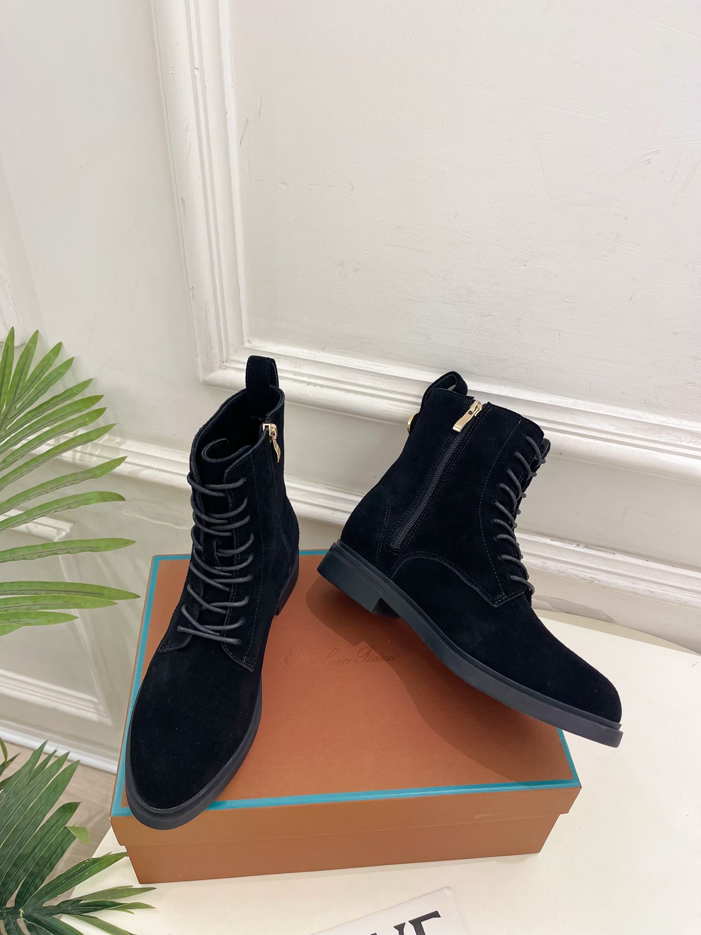 Loro Piana 乐悠翩雅 代购级别⚠️2026秋冬新品 复古简约系带内拉链马丁靴————————— LP是意大利 Loro Piana 乐悠翩雅 代购级别⚠️2026秋冬新品 复古简约系带内拉链马丁靴————————— LP是意大利