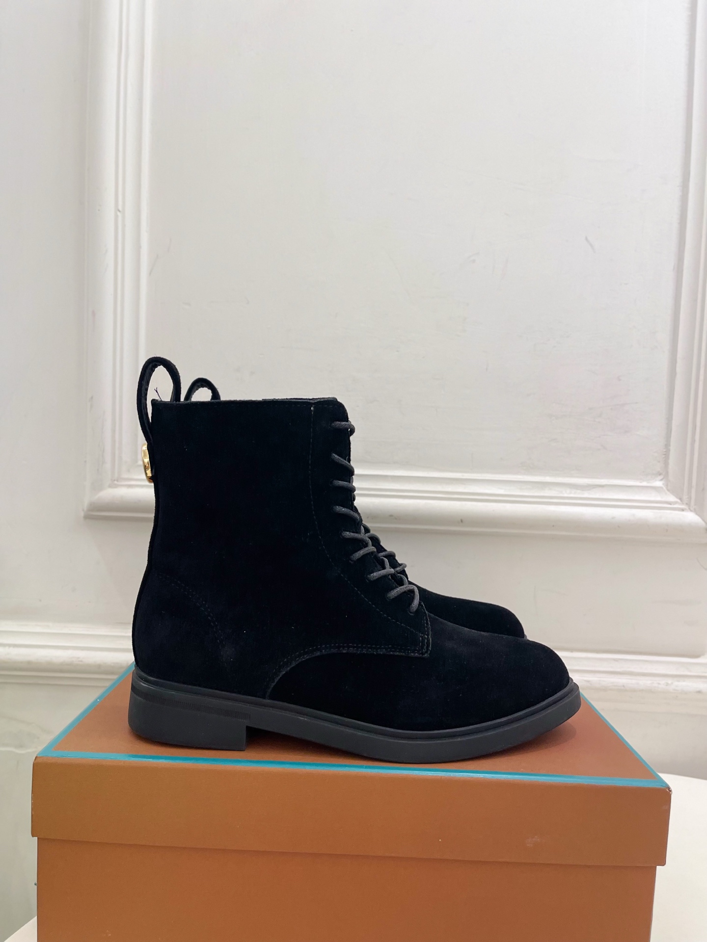Loro Piana 乐悠翩雅 代购级别⚠️2026秋冬新品 复古简约系带内拉链马丁靴————————— LP是意大利 Loro Piana 乐悠翩雅 代购级别⚠️2026秋冬新品 复古简约系带内拉链马丁靴————————— LP是意大利