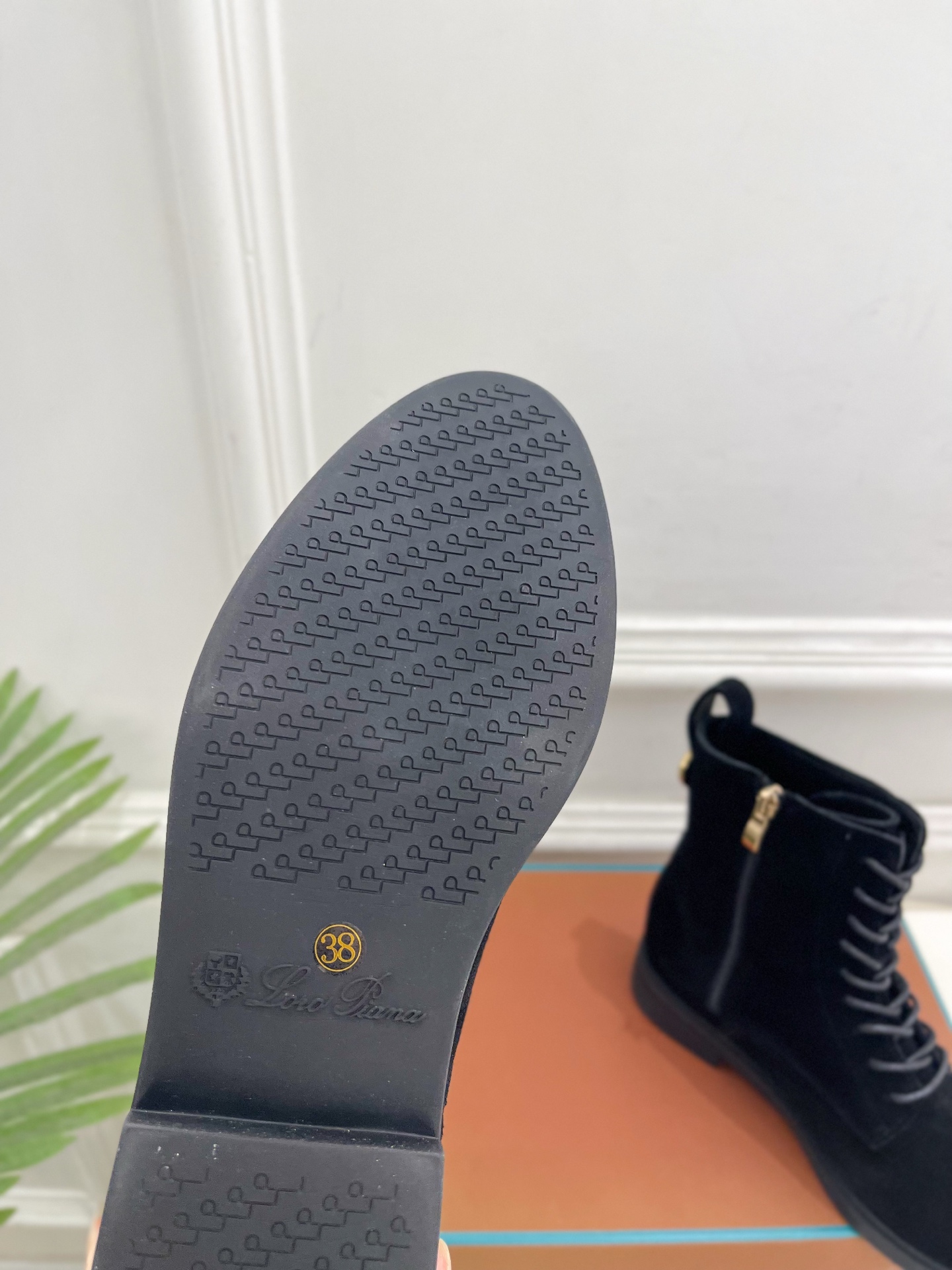 Loro Piana 乐悠翩雅 代购级别⚠️2026秋冬新品 复古简约系带内拉链马丁靴————————— LP是意大利 Loro Piana 乐悠翩雅 代购级别⚠️2026秋冬新品 复古简约系带内拉链马丁靴————————— LP是意大利