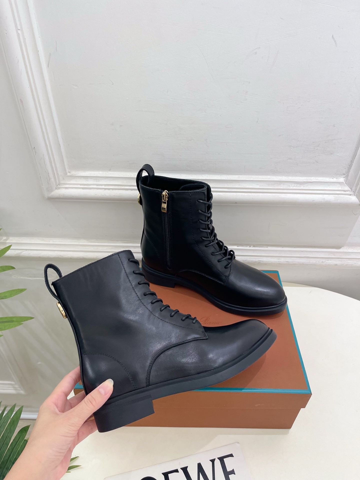 Loro Piana 乐悠翩雅 代购级别⚠️2026秋冬新品  复古简约系带内拉链马丁靴————————— LP是意大利