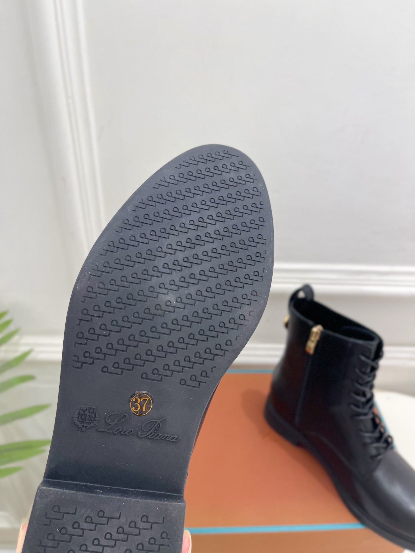 Loro Piana 乐悠翩雅 代购级别⚠️2026秋冬新品  复古简约系带内拉链马丁靴————————— LP是意大利