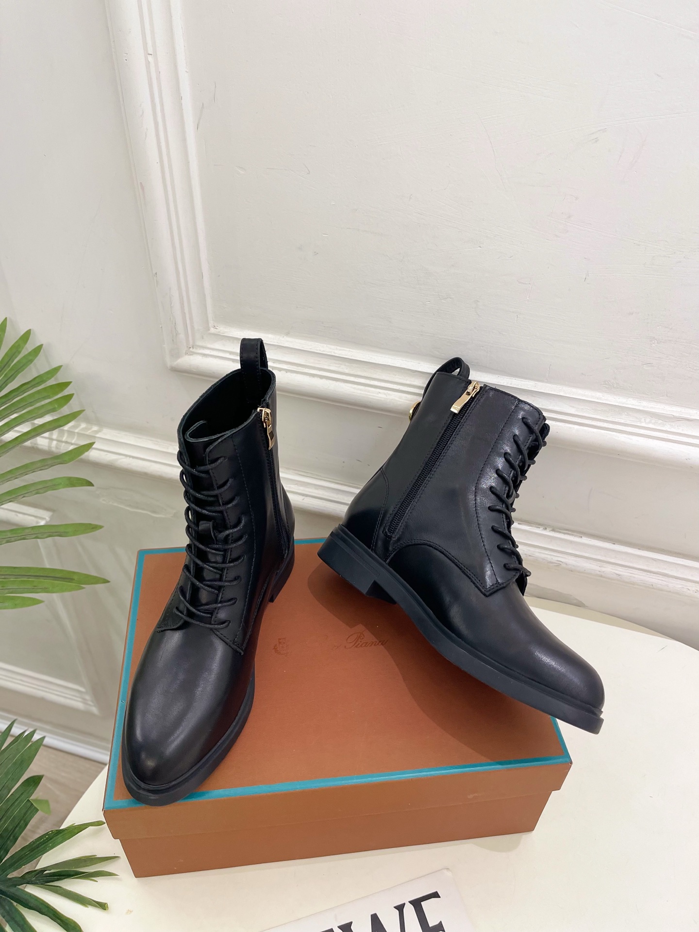 Loro Piana 乐悠翩雅 代购级别⚠️2026秋冬新品  复古简约系带内拉链马丁靴————————— LP是意大利