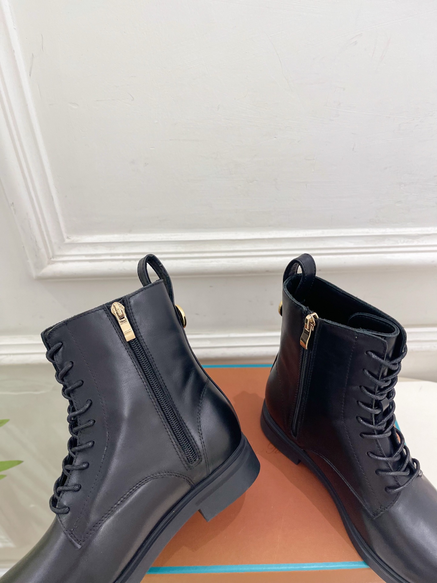 Loro Piana 乐悠翩雅 代购级别⚠️2026秋冬新品  复古简约系带内拉链马丁靴————————— LP是意大利