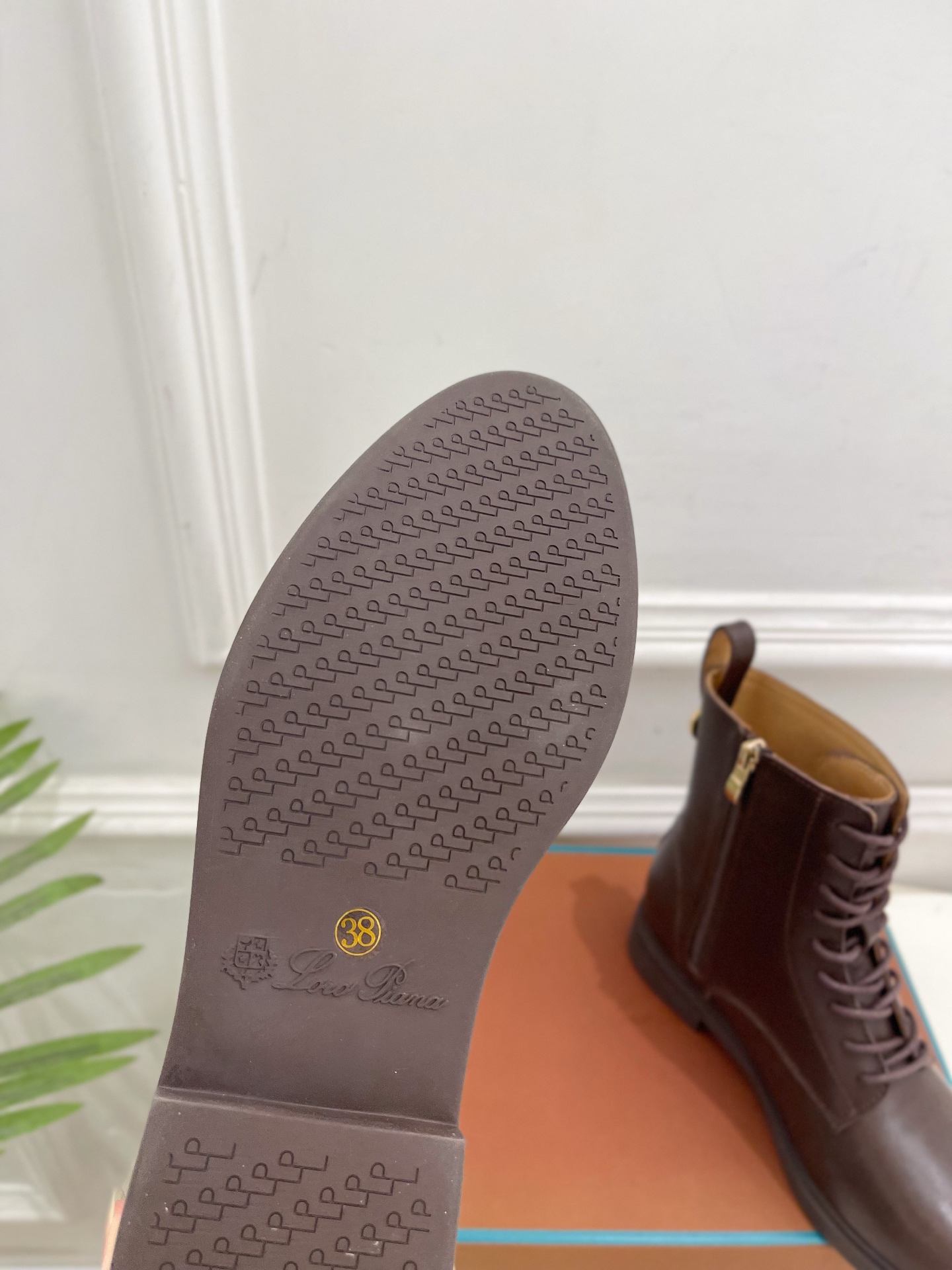 Loro Piana 乐悠翩雅 代购级别⚠️2026秋冬新品  复古简约系带内拉链马丁靴————————— LP是意大利