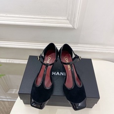 𝐂𝐇𝐀𝐍𝐄𝐋 | 小香 26𝐬𝐬 🦋2026 秋冬新品 专柜经典走秀款 小香双C拼色T字带中空凉鞋 系列上新〰 🍬 𝐂𝐇𝐀𝐍𝐄𝐋 | 小香 26𝐬𝐬 🦋2026 秋冬新品 专柜经典走秀款 小香双C拼色T字带中空凉鞋 系列上新〰 🍬