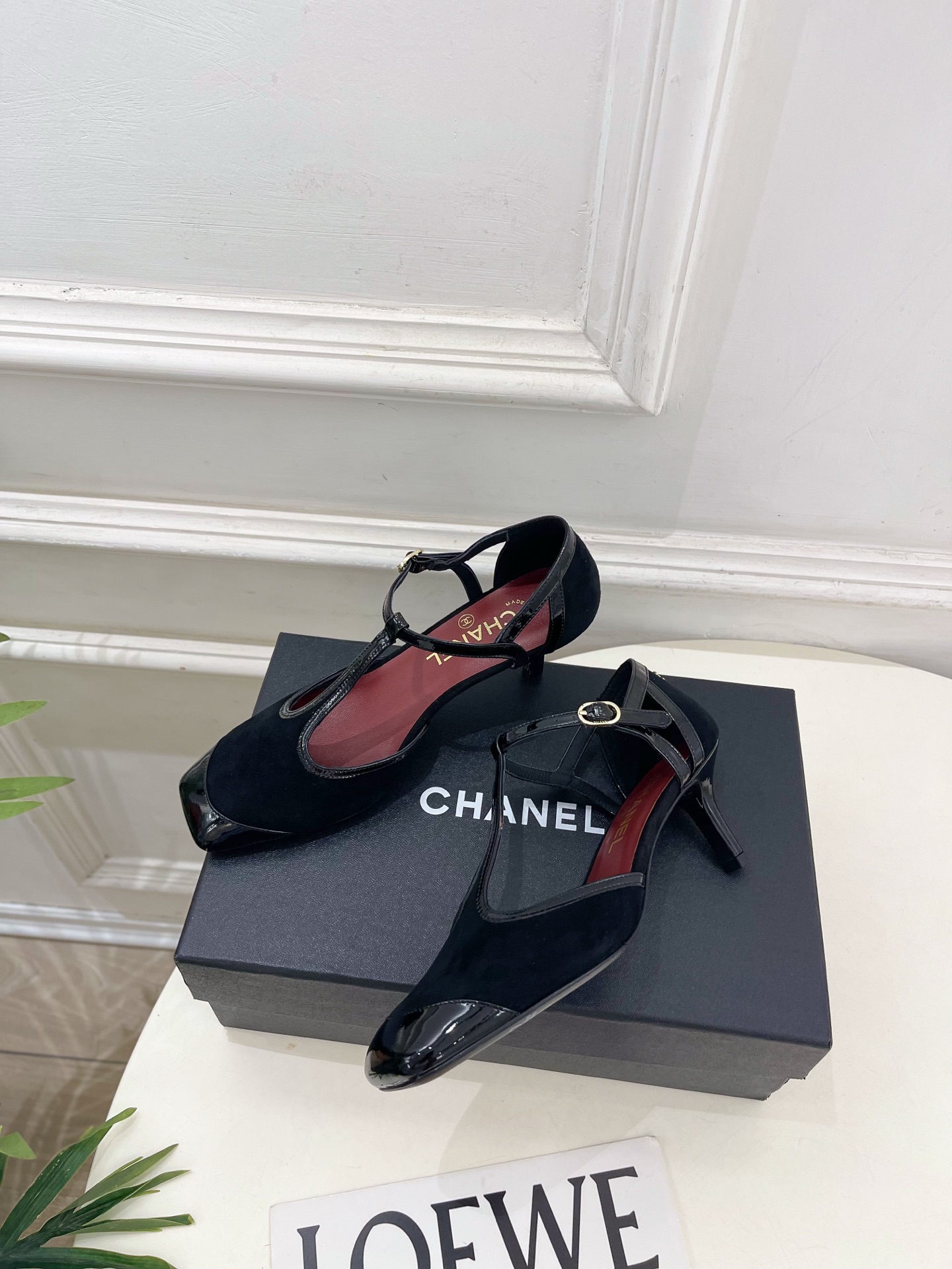 𝐂𝐇𝐀𝐍𝐄𝐋 | 小香 26𝐬𝐬 🦋2026 秋冬新品 专柜经典走秀款 小香双C拼色T字带中空凉鞋 系列上新〰 🍬 𝐂𝐇𝐀𝐍𝐄𝐋 | 小香 26𝐬𝐬 🦋2026 秋冬新品 专柜经典走秀款 小香双C拼色T字带中空凉鞋 系列上新〰 🍬