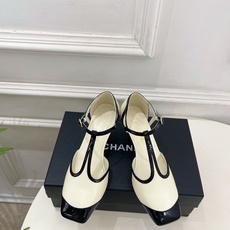 𝐂𝐇𝐀𝐍𝐄𝐋 | 小香 26𝐬𝐬 🦋2026 秋冬新品 专柜经典走秀款 小香双C拼色T字带中空凉鞋 系列上新〰 🍬 𝐂𝐇𝐀𝐍𝐄𝐋 | 小香 26𝐬𝐬 🦋2026 秋冬新品 专柜经典走秀款 小香双C拼色T字带中空凉鞋 系列上新〰 🍬