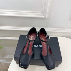 𝐂𝐇𝐀𝐍𝐄𝐋 | 小香 26𝐬𝐬 🦋2026 秋冬新品 专柜经典走秀款 小香双C拼色T字带中空凉鞋 系列上新〰 🍬 𝐂𝐇𝐀𝐍𝐄𝐋 | 小香 26𝐬𝐬 🦋2026 秋冬新品 专柜经典走秀款 小香双C拼色T字带中空凉鞋 系列上新〰 🍬