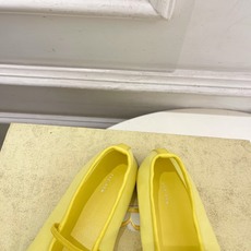 The row 2026秋冬新品 复古法式网纱平底鞋 ————————— 作为这两年最受欢迎的设计师牌,设计简单、细节巧 The row 2026秋冬新品 复古法式网纱平底鞋 ————————— 作为这两年最受欢迎的设计师牌,设计简单、细节巧