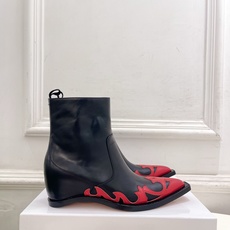 Maison Margiela· 马吉拉26𝐬𝐬 2026秋冬新品 MM6复古内增高电绣尖头短靴———————— MM Maison Margiela· 马吉拉26𝐬𝐬 2026秋冬新品 MM6复古内增高电绣尖头短靴———————— MM