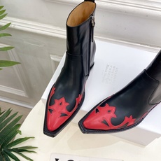 Maison Margiela· 马吉拉26𝐬𝐬 2026秋冬新品 MM6复古内增高电绣尖头短靴———————— MM Maison Margiela· 马吉拉26𝐬𝐬 2026秋冬新品 MM6复古内增高电绣尖头短靴———————— MM
