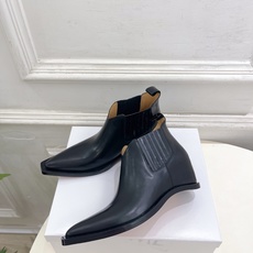 Maison Margiela· 马吉拉26𝐬𝐬 2026秋冬新品 MM6复古内增高尖头切尔西短靴———————— M Maison Margiela· 马吉拉26𝐬𝐬 2026秋冬新品 MM6复古内增高尖头切尔西短靴———————— M