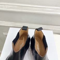 Maison Margiela· 马吉拉26𝐬𝐬 2026秋冬新品 MM6复古内增高尖头切尔西短靴———————— M Maison Margiela· 马吉拉26𝐬𝐬 2026秋冬新品 MM6复古内增高尖头切尔西短靴———————— M