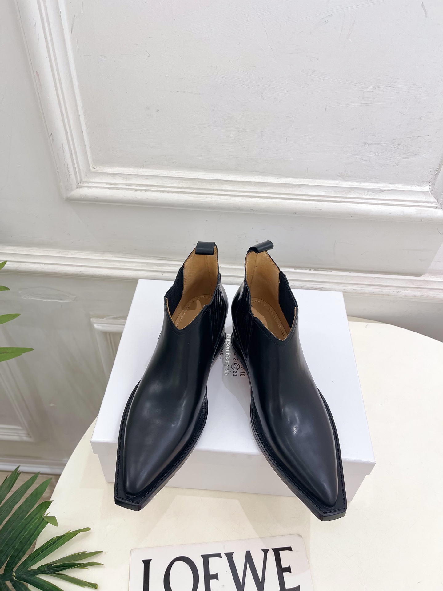 Maison Margiela· 马吉拉26𝐬𝐬 2026秋冬新品 MM6复古内增高尖头切尔西短靴———————— M Maison Margiela· 马吉拉26𝐬𝐬 2026秋冬新品 MM6复古内增高尖头切尔西短靴———————— M
