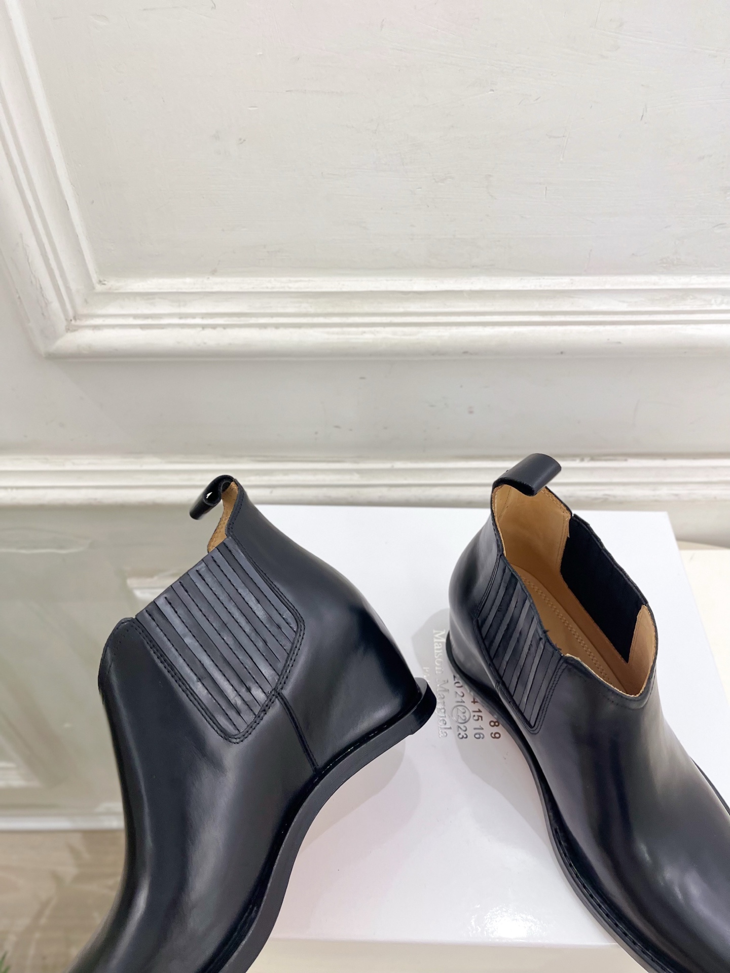 Maison Margiela· 马吉拉26𝐬𝐬 2026秋冬新品 MM6复古内增高尖头切尔西短靴———————— M Maison Margiela· 马吉拉26𝐬𝐬 2026秋冬新品 MM6复古内增高尖头切尔西短靴———————— M