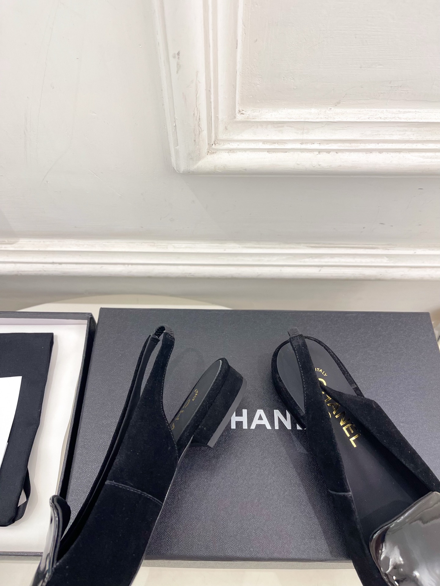 𝐂𝐇𝐀𝐍𝐄𝐋 | 小香 26𝐬𝐬 🦋2026 秋冬新品 专柜经典走秀款 小香双C拼色尖头平底凉鞋 单鞋 系列上新〰 𝐂𝐇𝐀𝐍𝐄𝐋 | 小香 26𝐬𝐬 🦋2026 秋冬新品 专柜经典走秀款 小香双C拼色尖头平底凉鞋 单鞋 系列上新〰