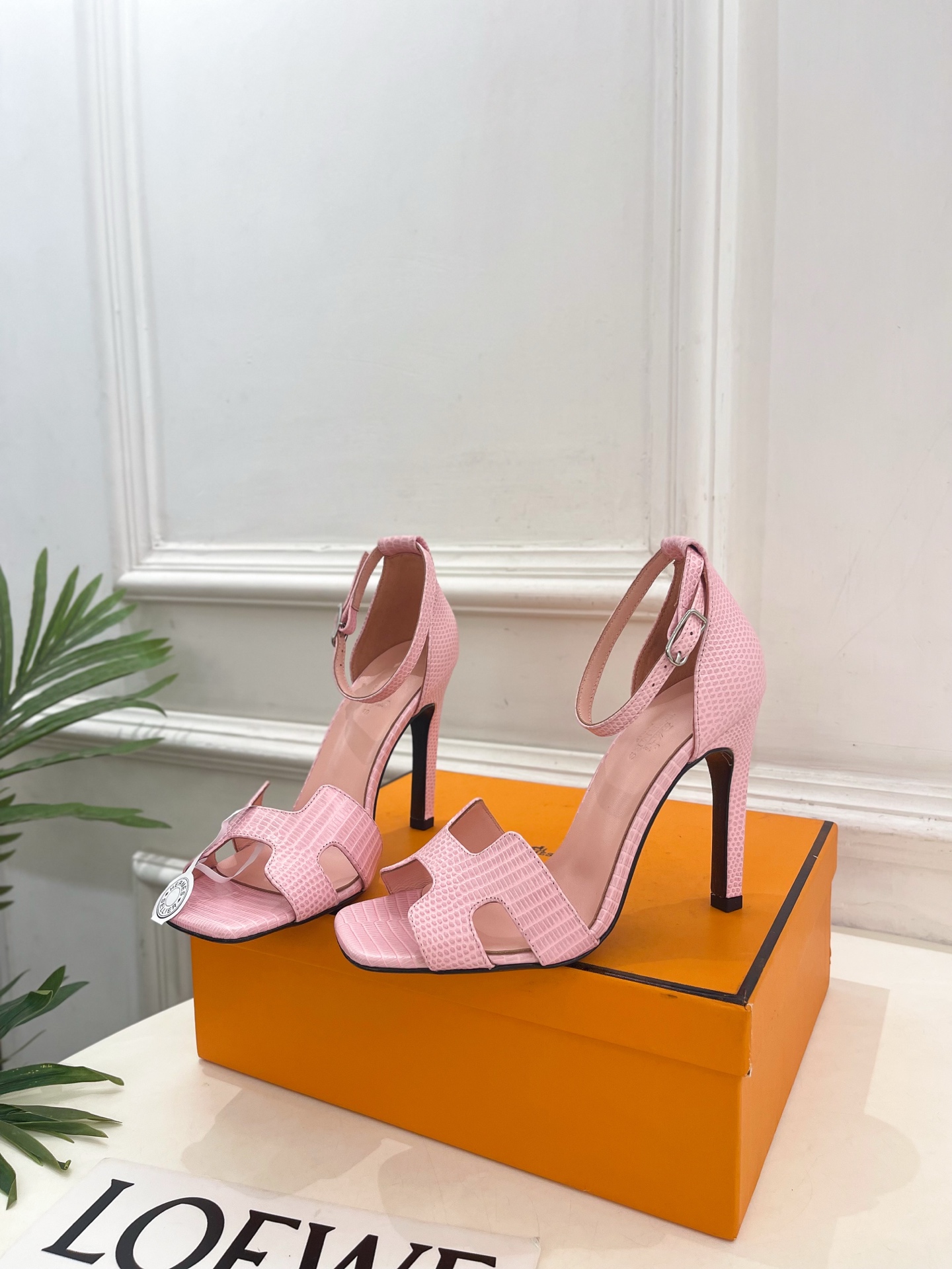 🐎𝐇𝐄𝐑𝐌𝐄* 爱玛仕 26𝐬𝐬  🌈2026新品 专柜新款 经典H型高跟凉鞋系列〰 ◽鞋面：原版特定制皮面 ◽️ 内里